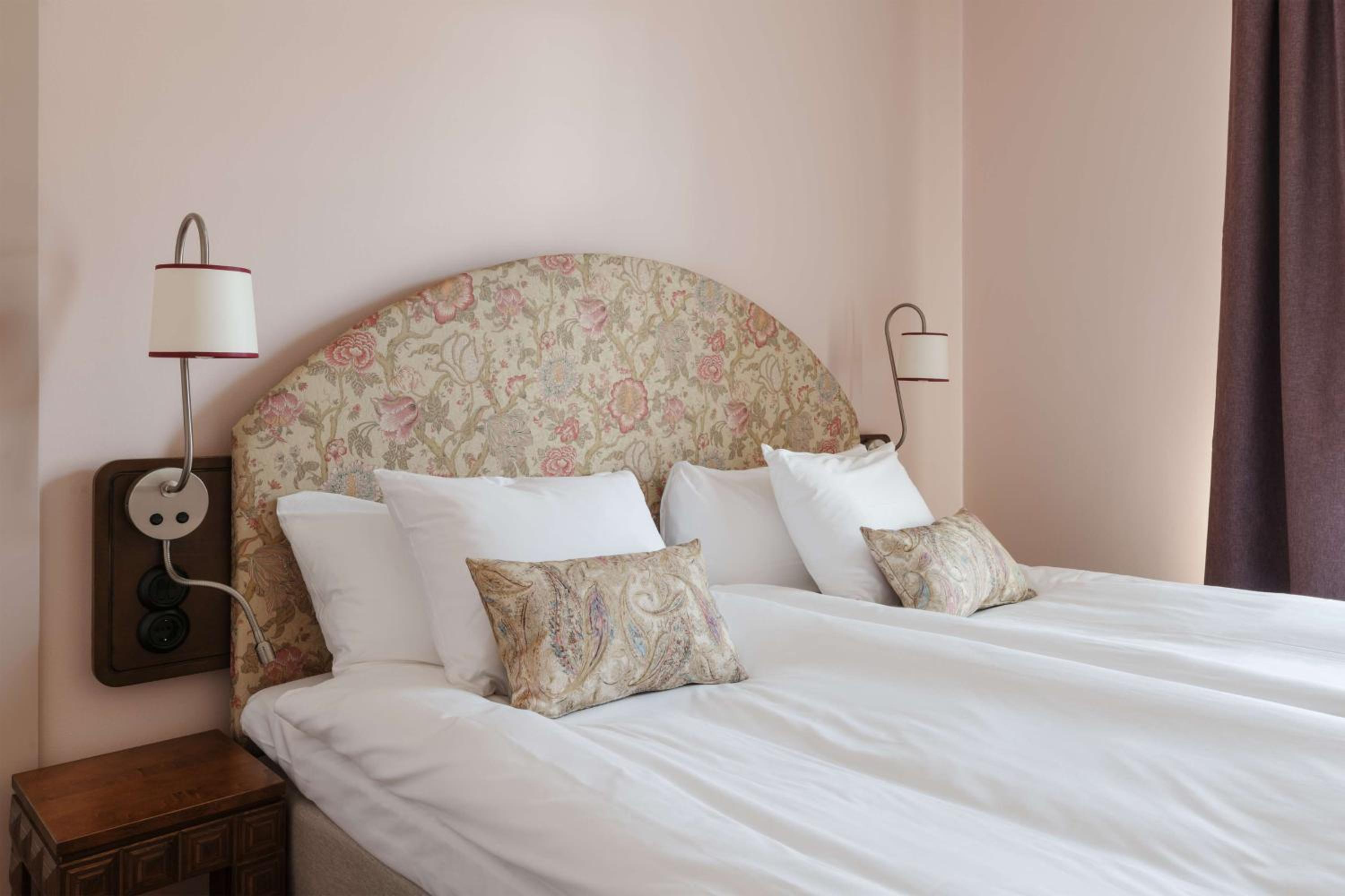 Standard King Room - Photo 8
