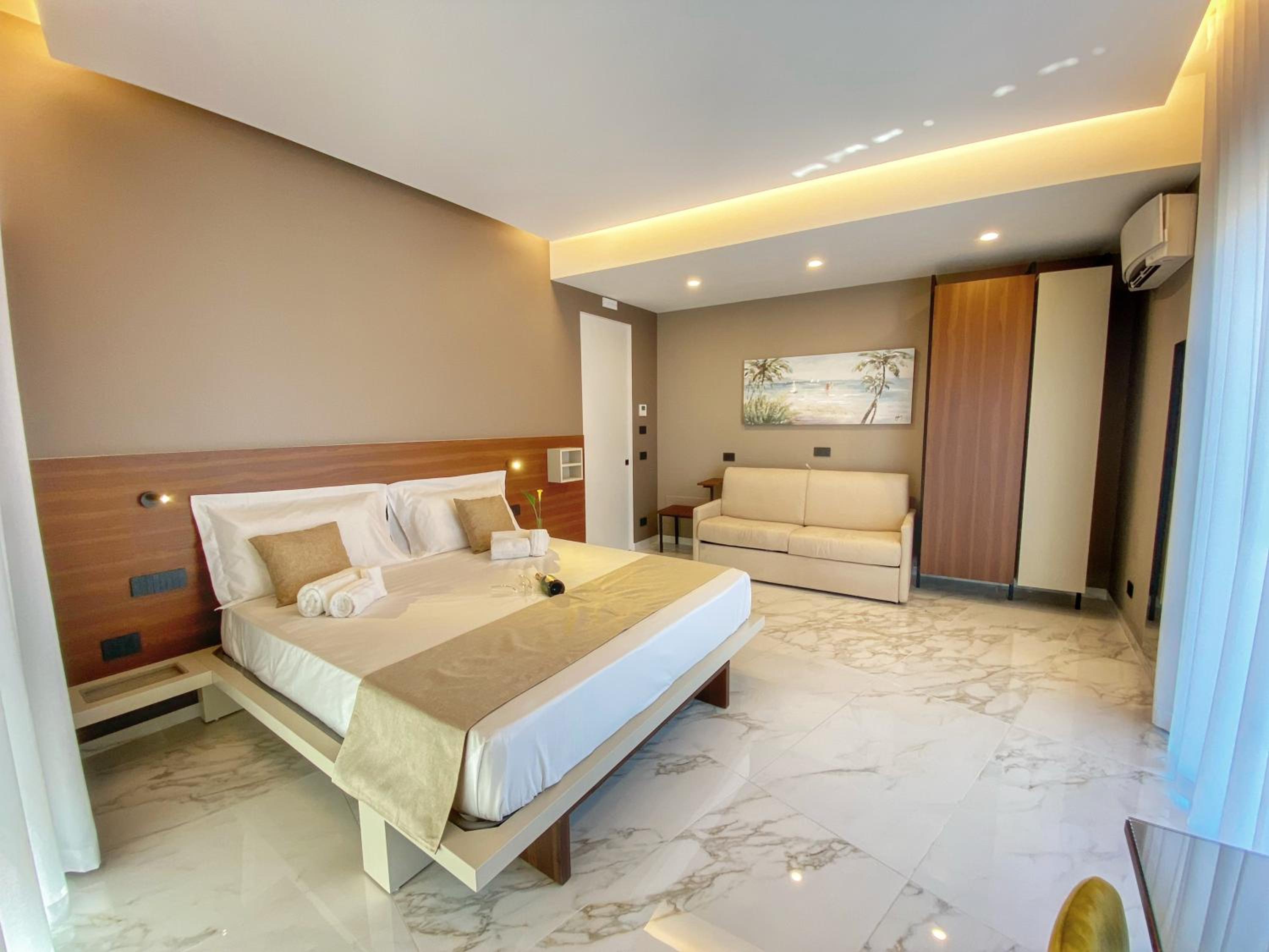 Deluxe King Suite