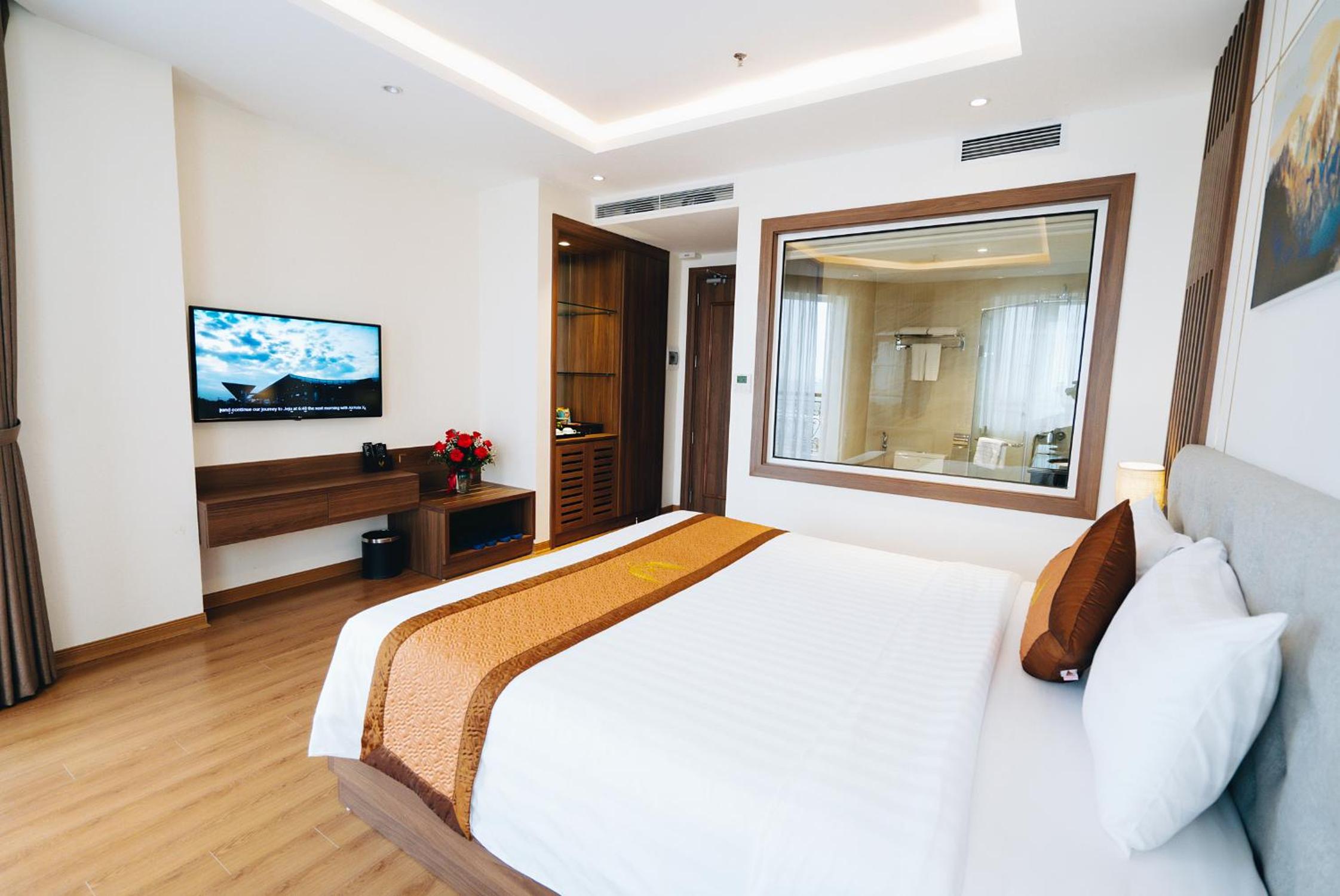Deluxe King Room - Photo 4