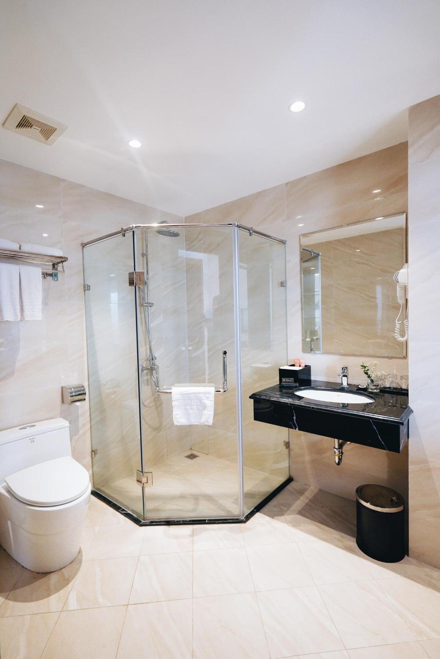 Deluxe King Room - Photo 2