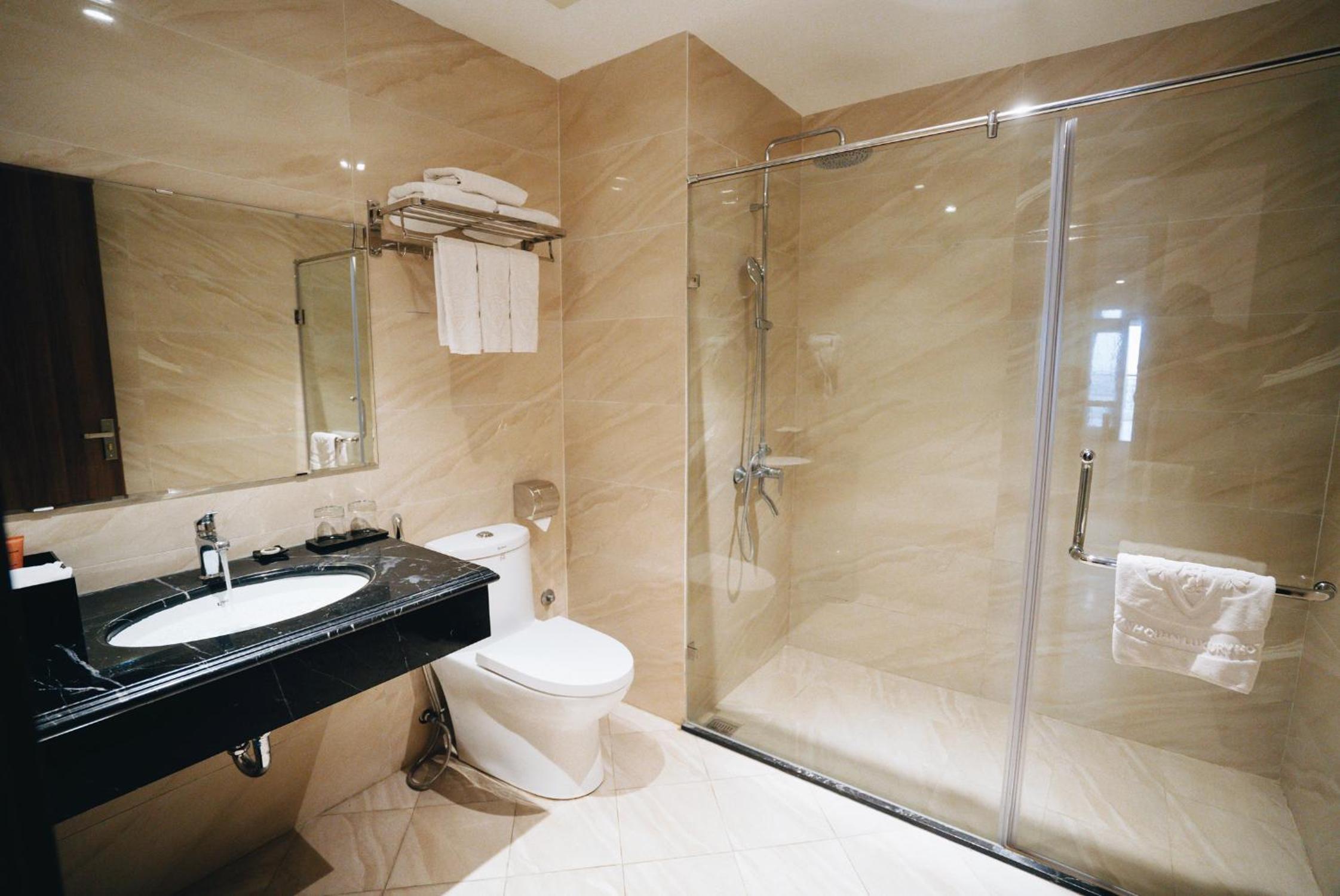Superior King Room - Photo 3