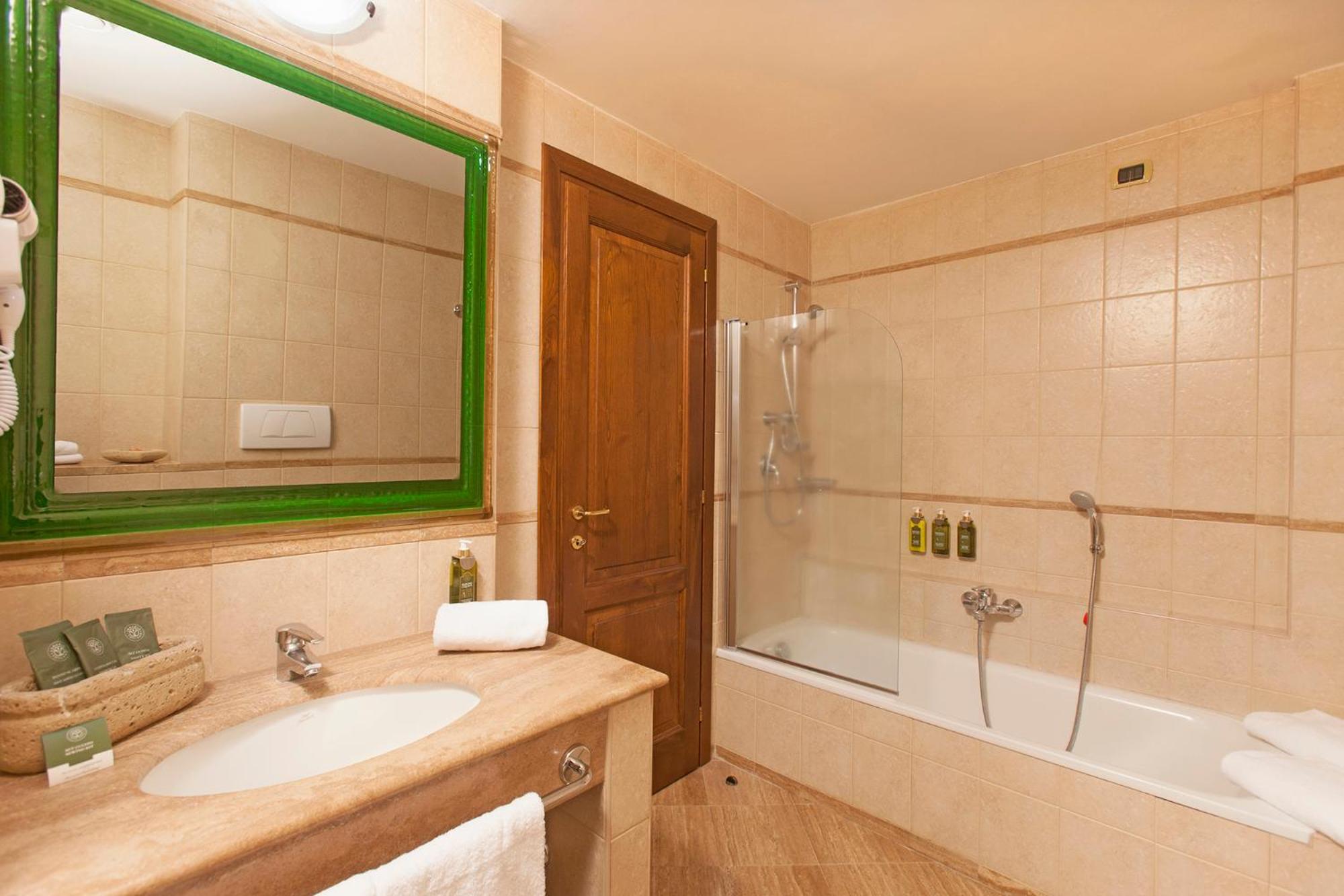 Deluxe Double Room - Photo 2
