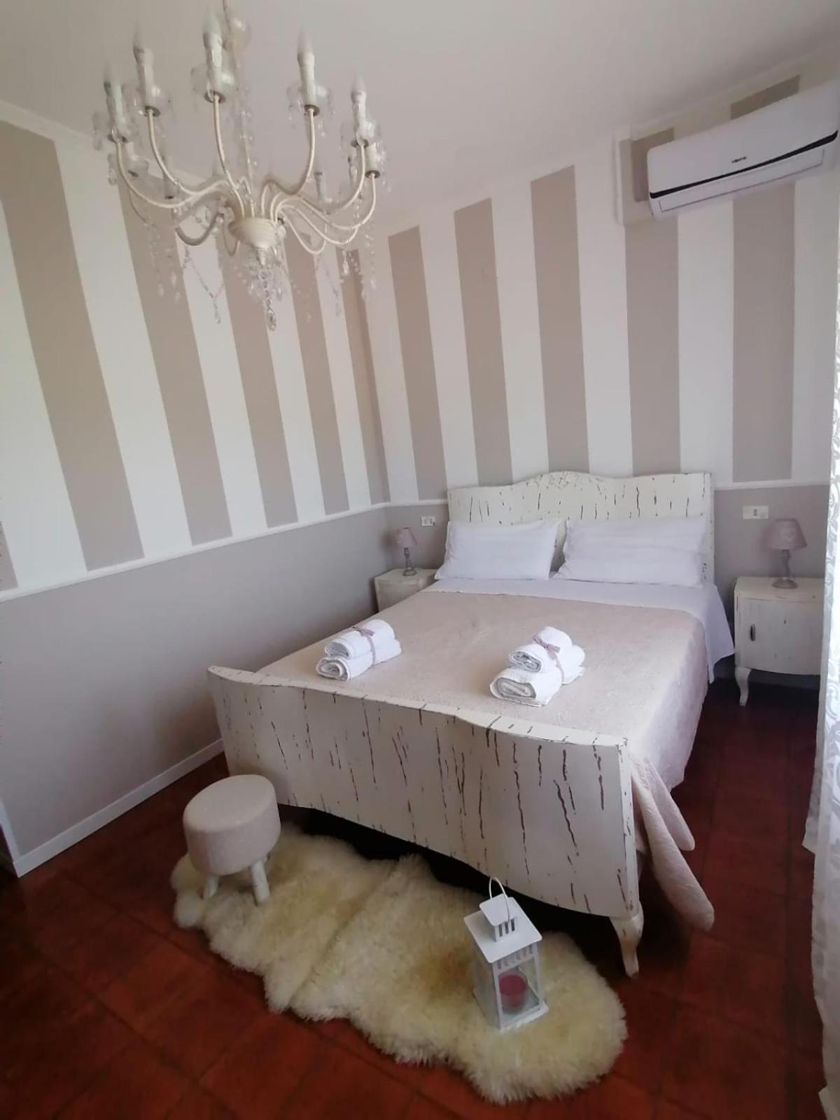 Double or Twin Room with Private Bathroom - Photo 12