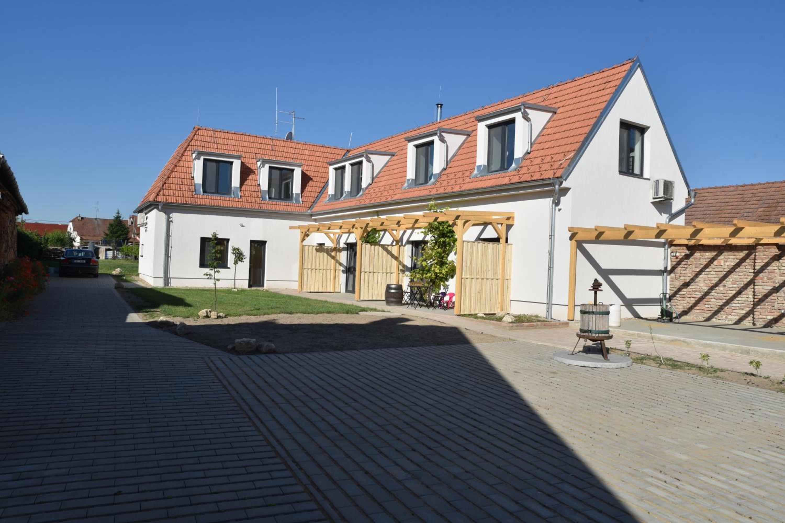 Deluxe Double Room with Extra Bed and AC photo 3