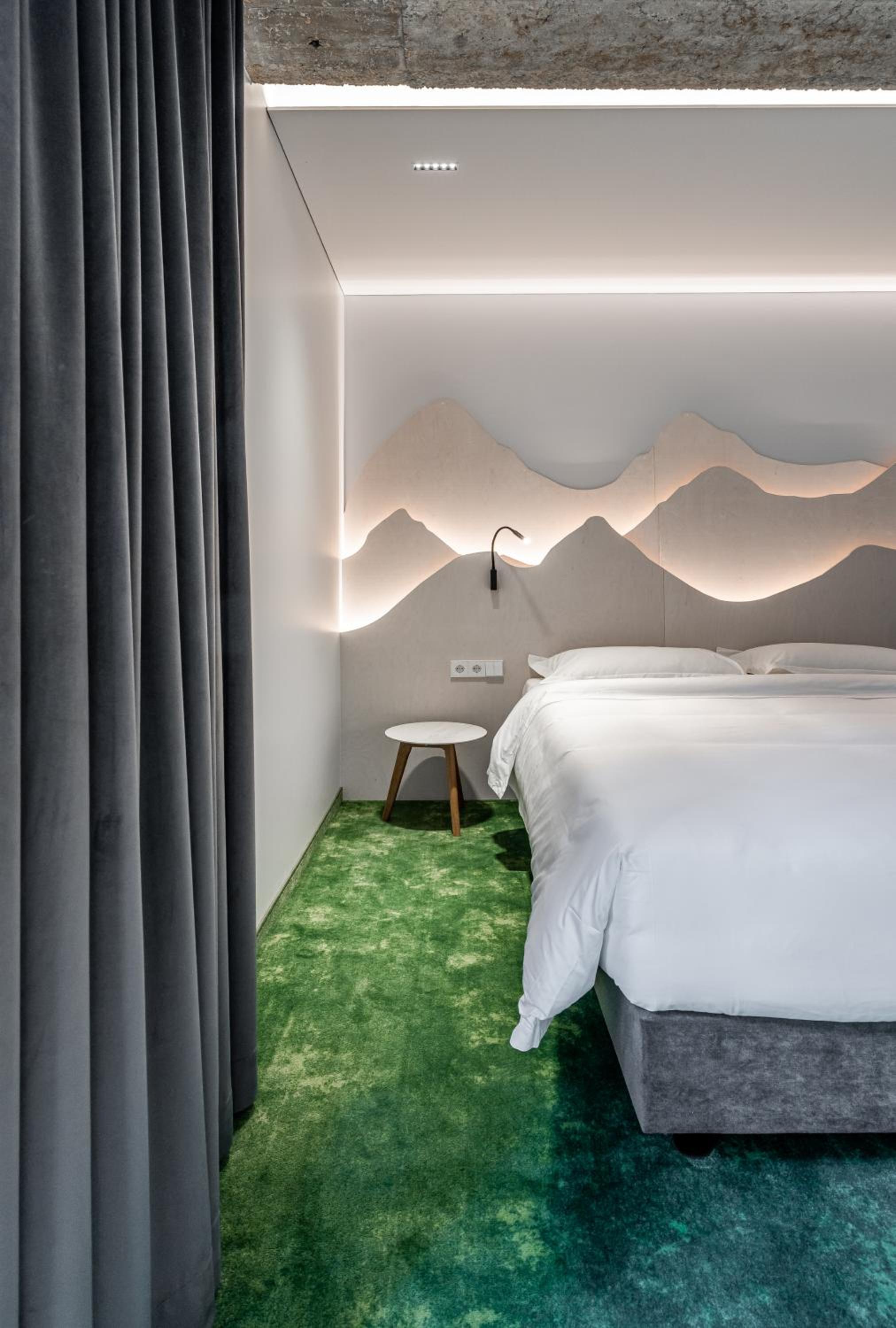 Double Room with Balcony - Photo 4