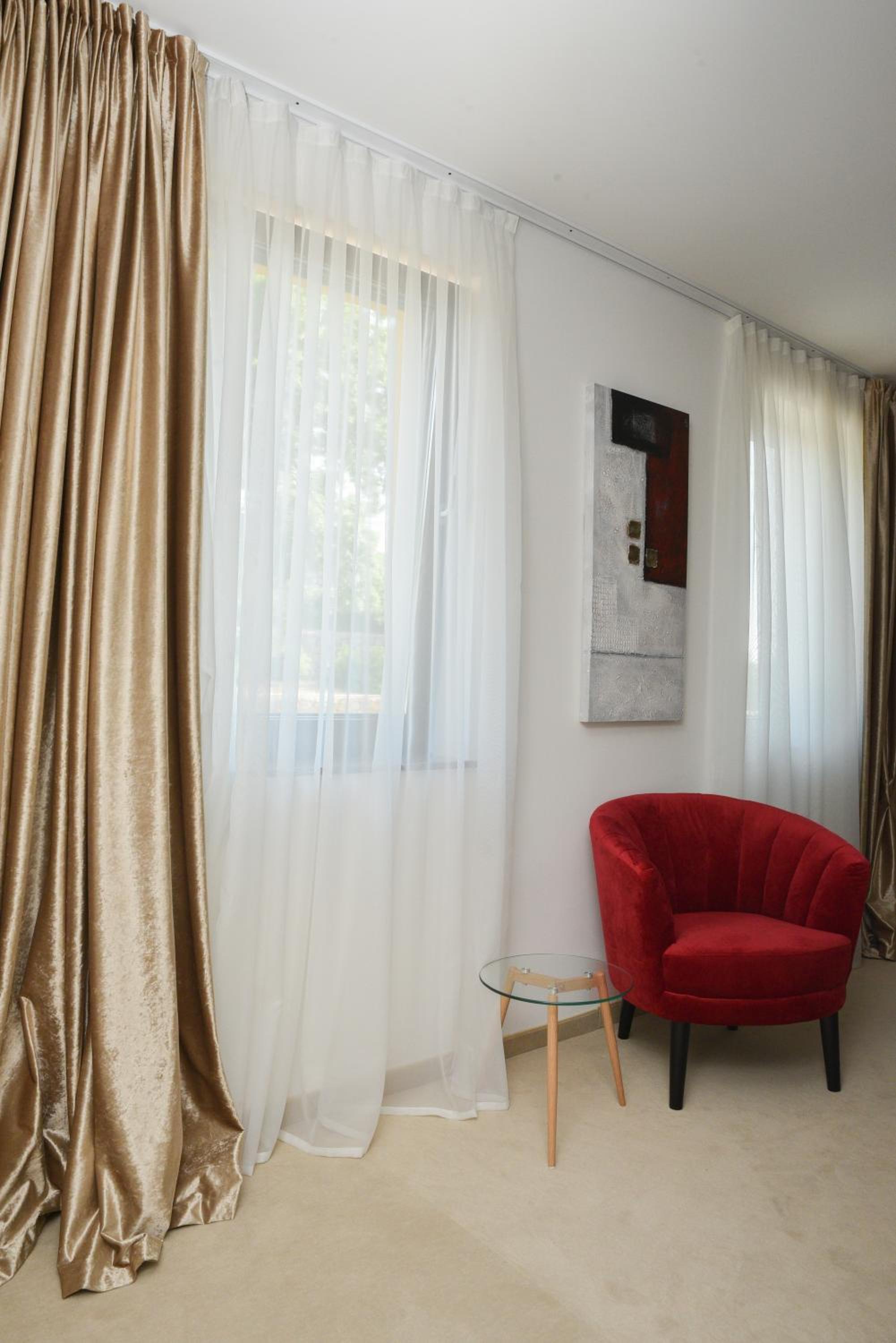 Deluxe Double Room with Shower - Photo 5