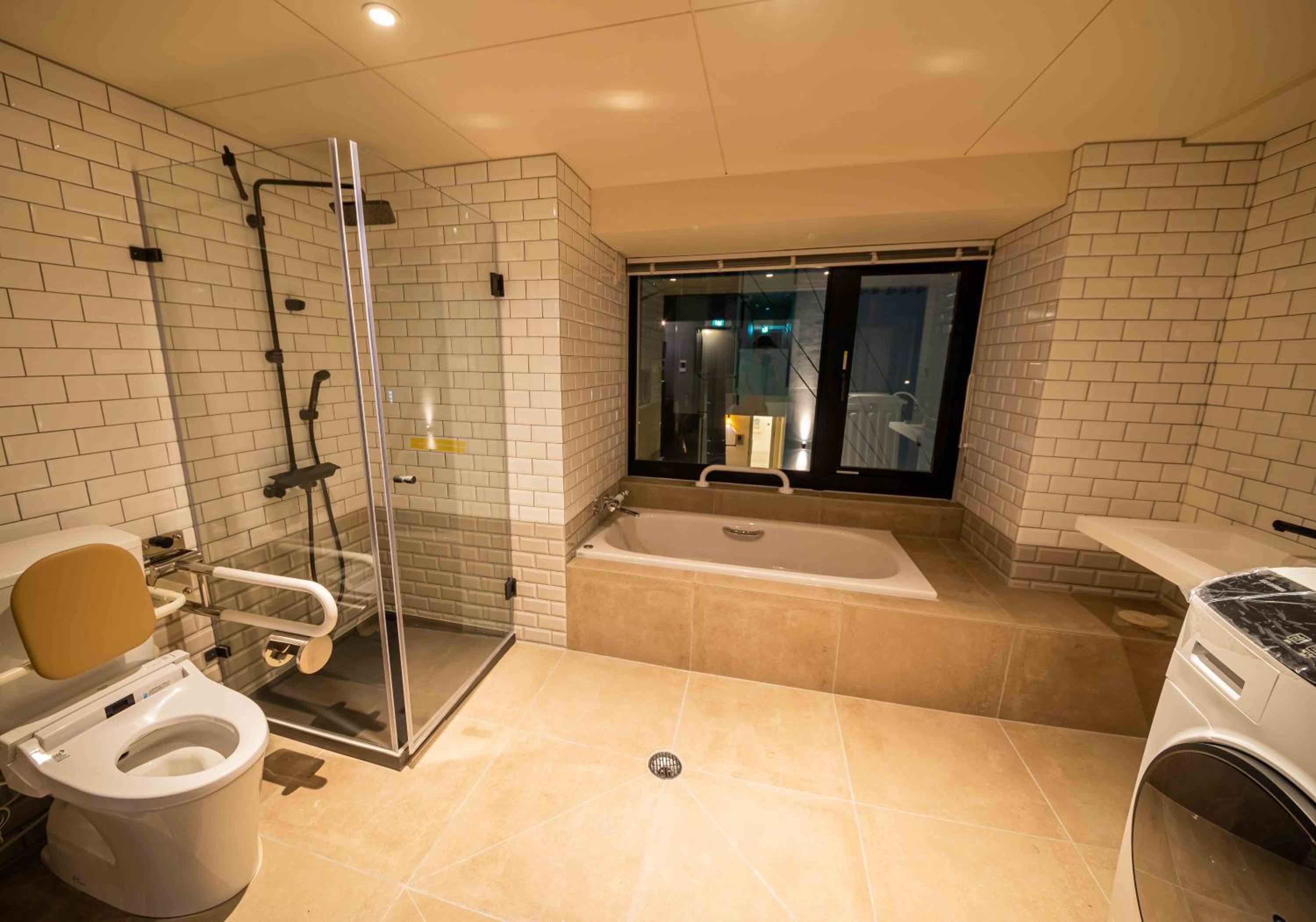 Twin Room - Disability Access photo 2