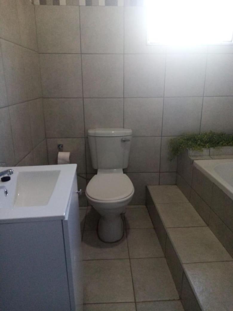 One-Bedroom Apartment - Photo 2
