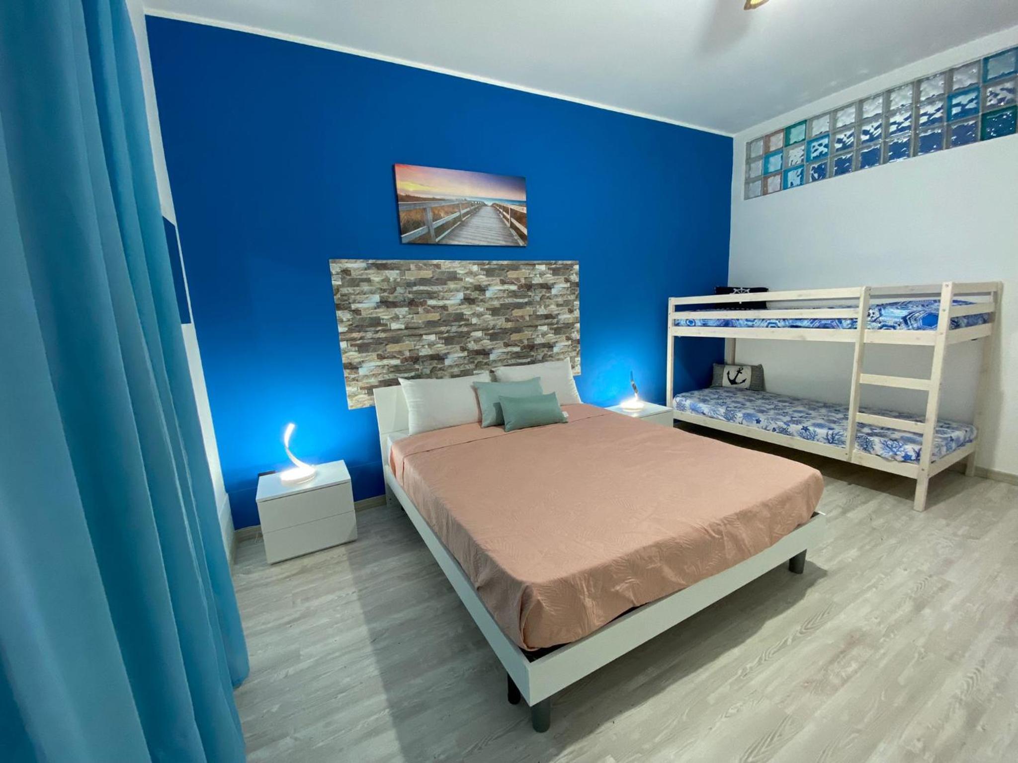 One-Bedroom Apartment photo 1