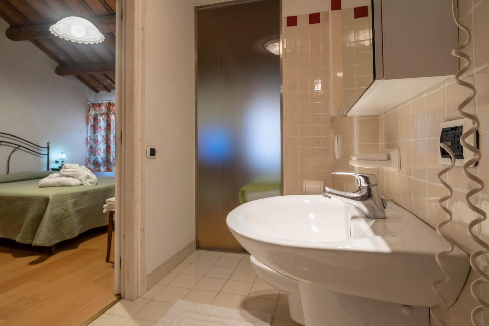 Double Room - Photo 11