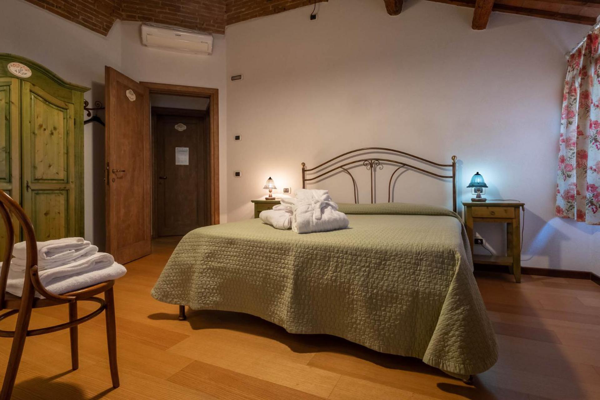Double Room - Photo 12