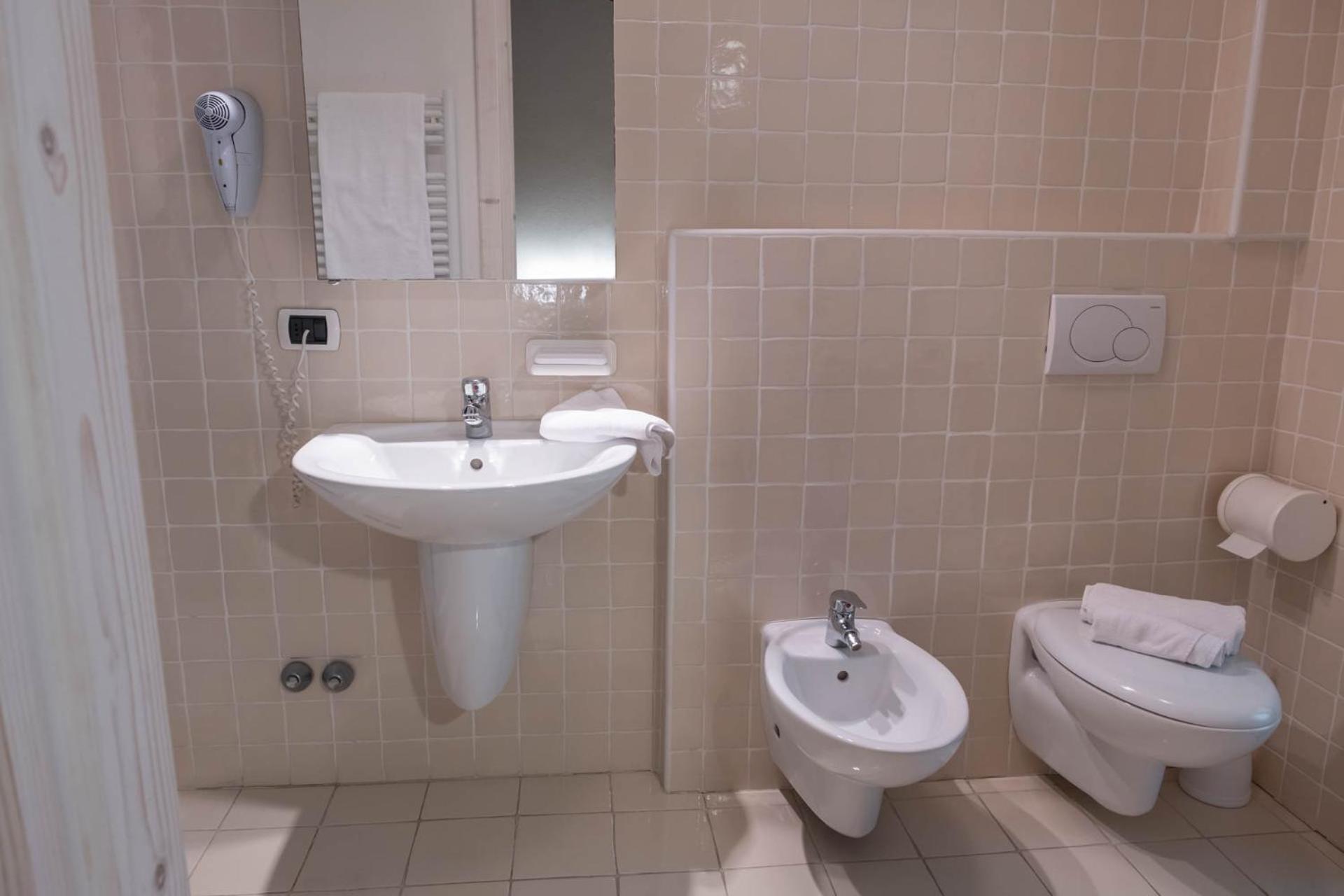 Double Room - Photo 25
