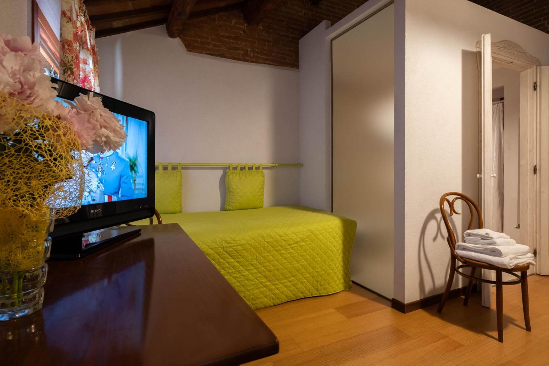 Double Room - Photo 22