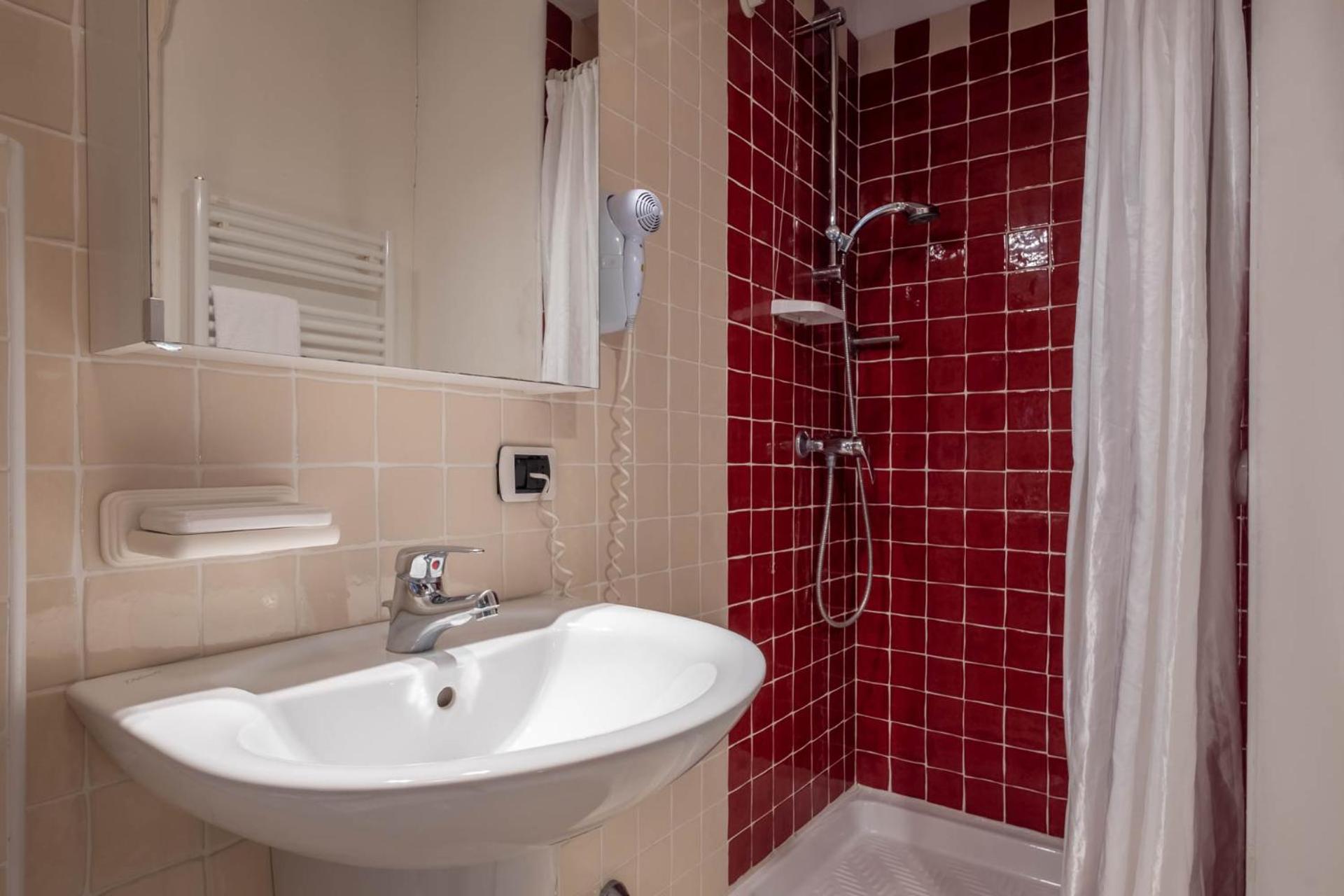 Double Room - Photo 15