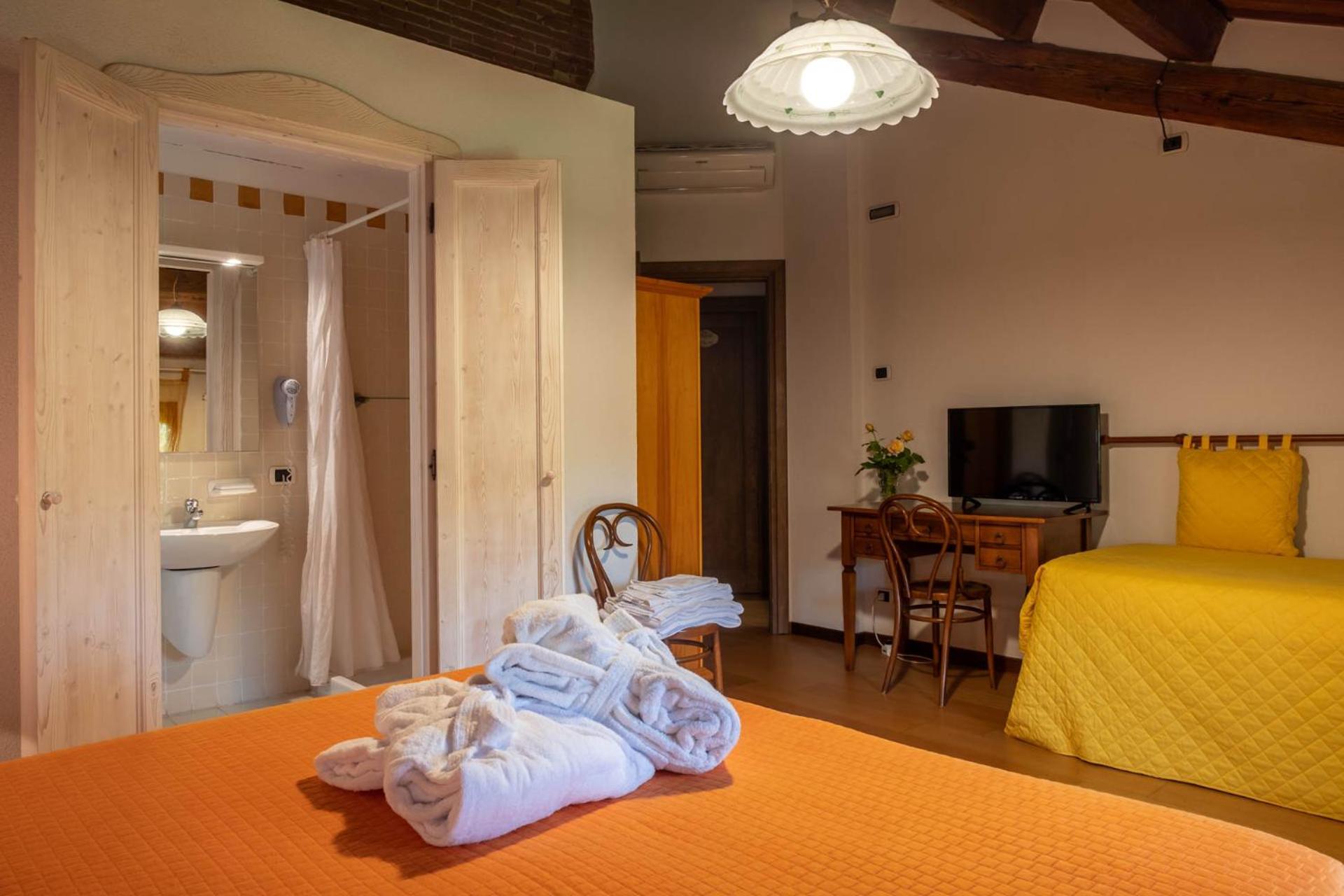 Double Room - Photo 21