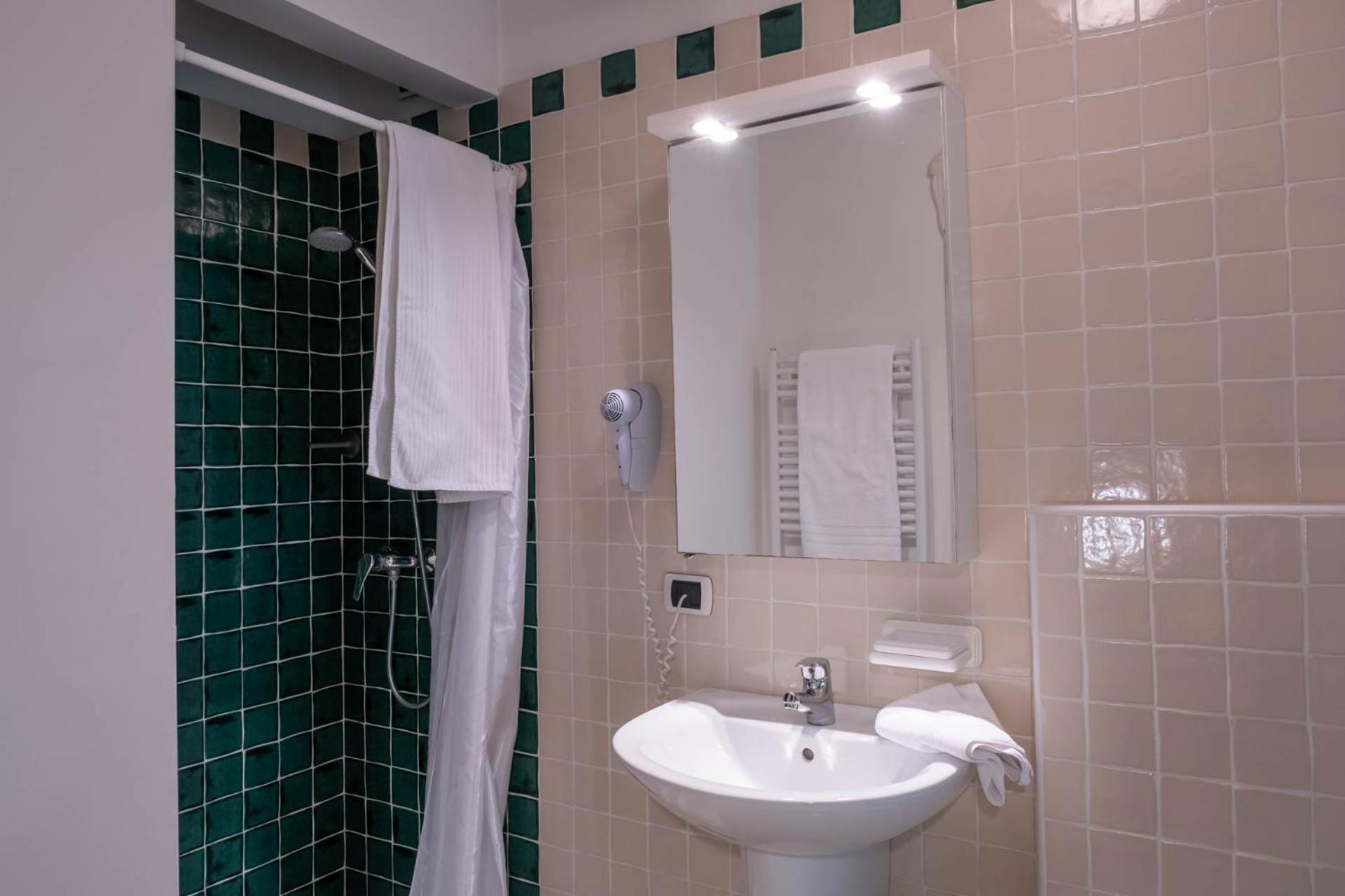 Double Room - Photo 20
