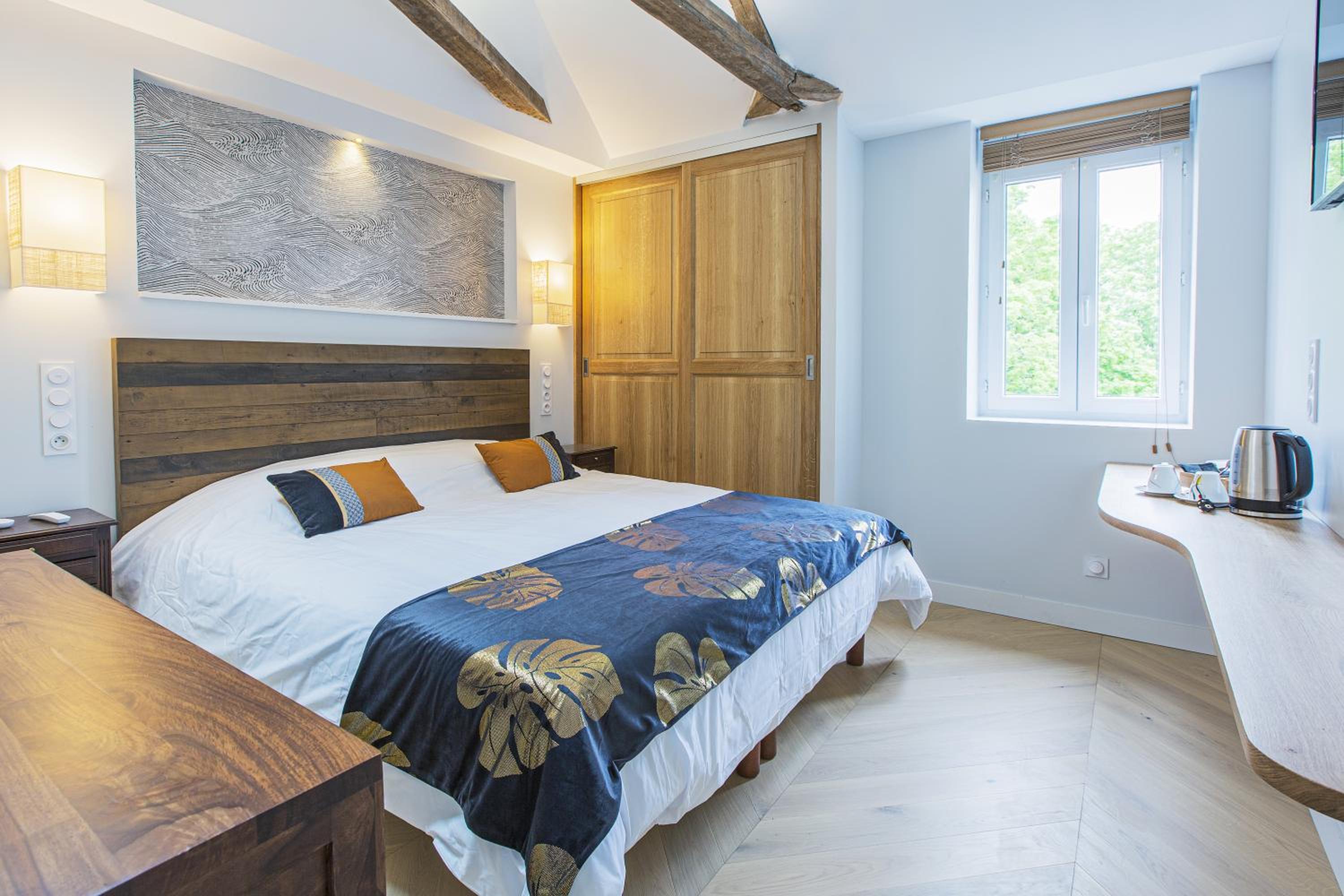 Deluxe King Room photo 1