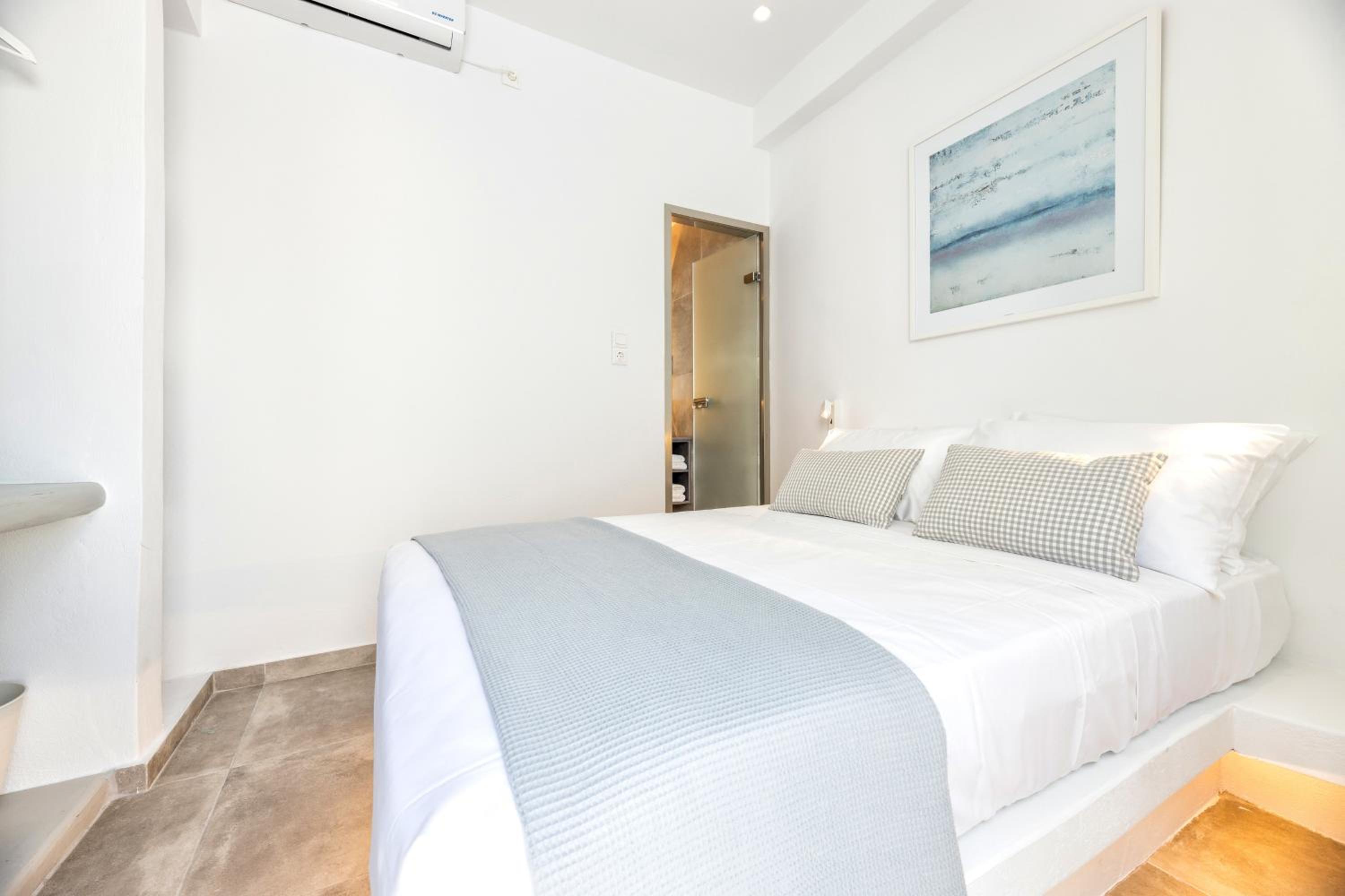 Deluxe Double Room with Shower photo 2
