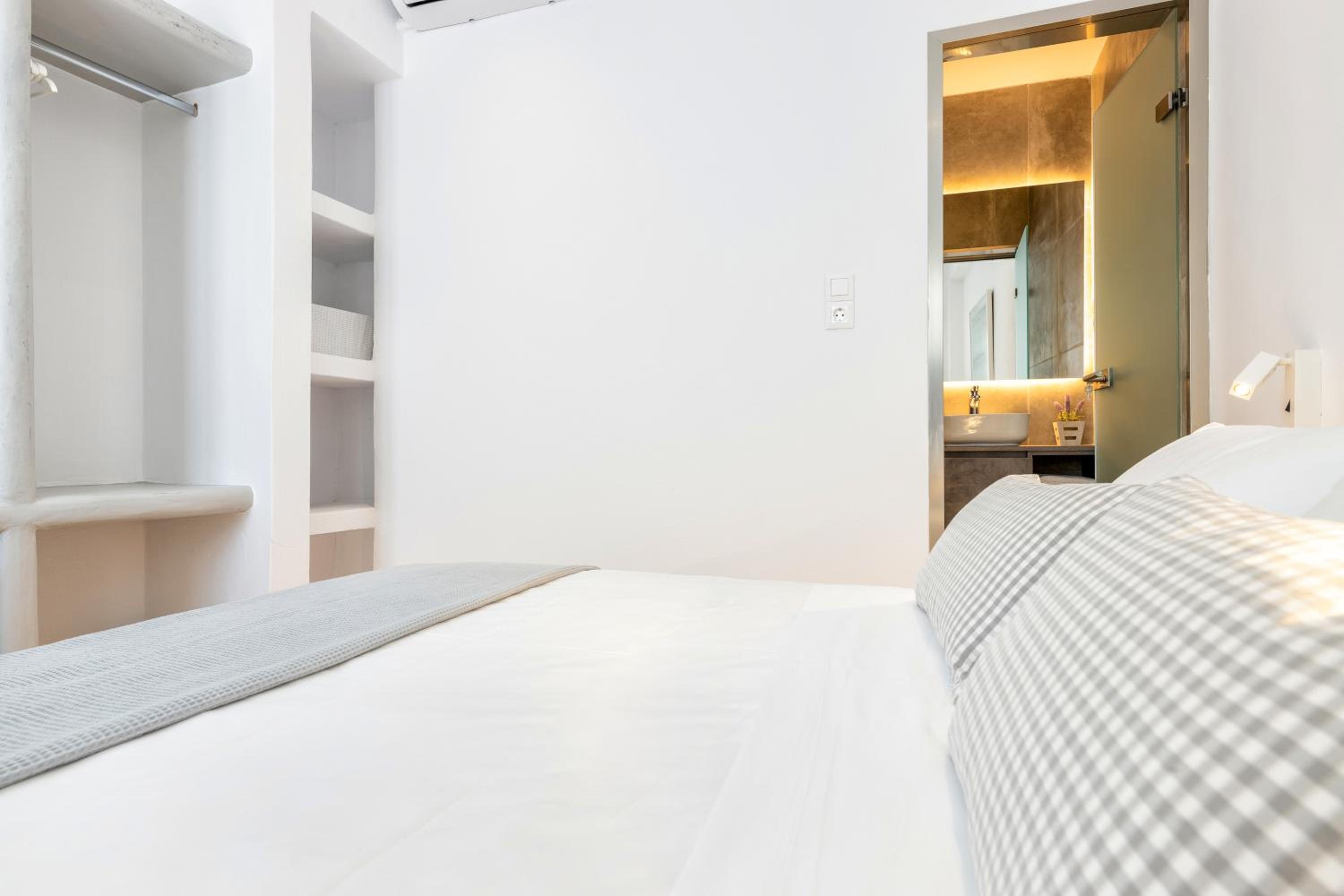 Deluxe Double Room with Shower photo 3