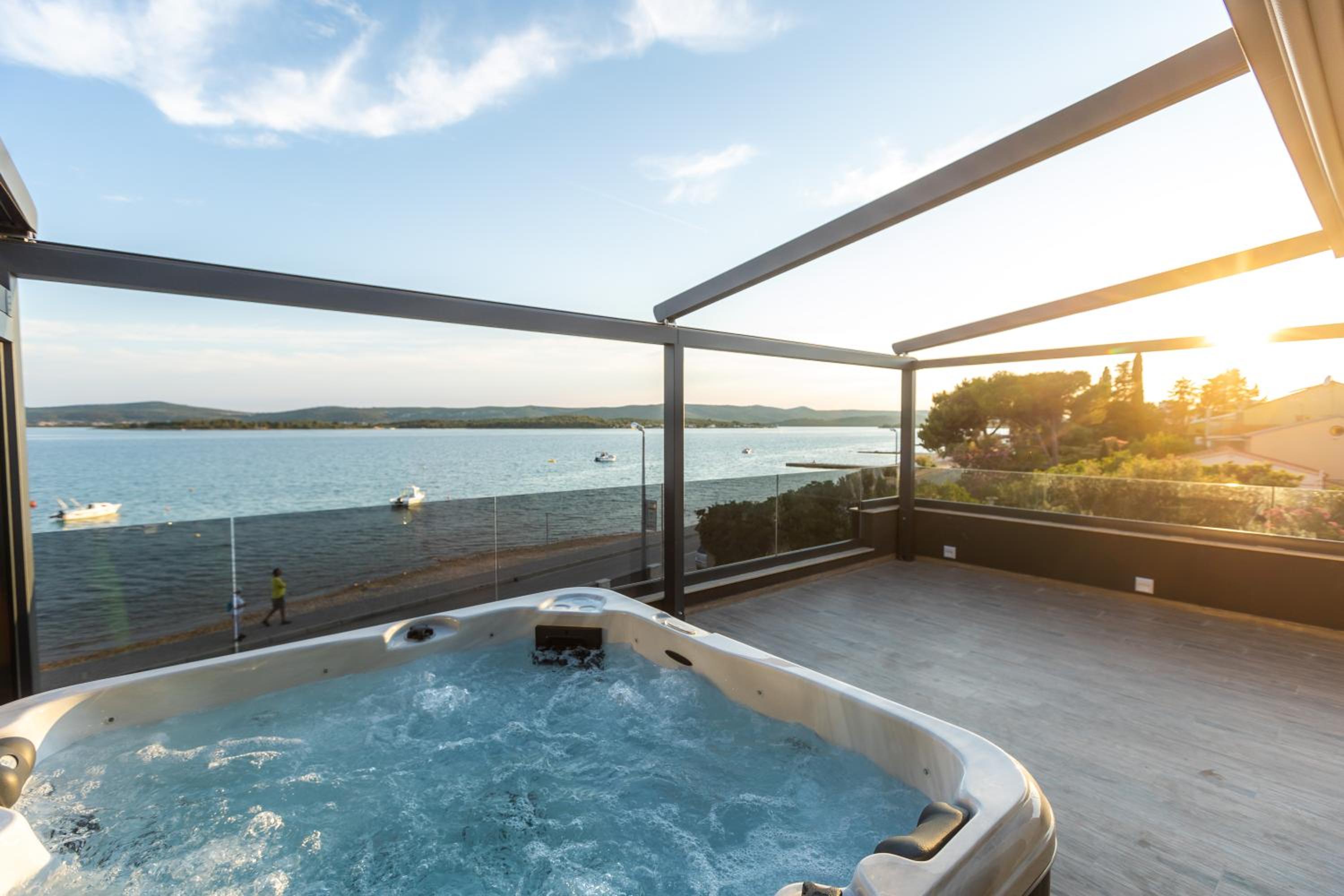 Superior Two-Bedroom Apartment with Jacuzzi and Sea View photo 1