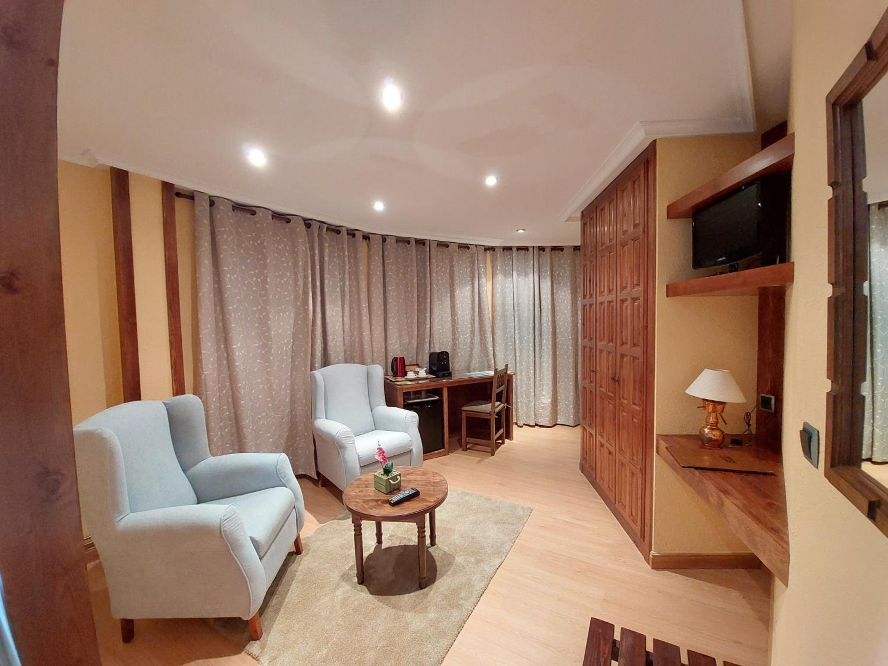 Suite Junior con Vista a la Montaña