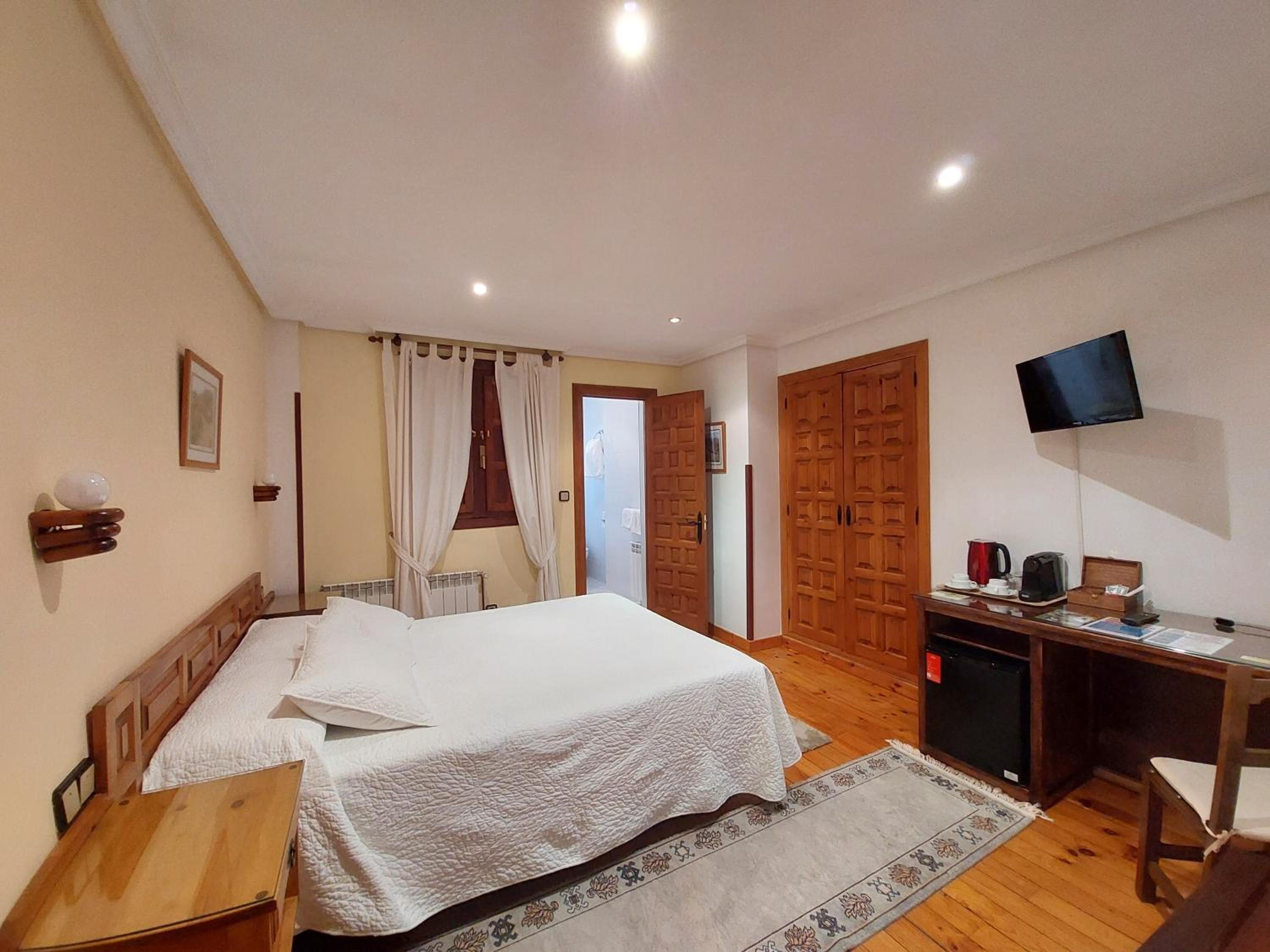 Double or Twin Room photo 2