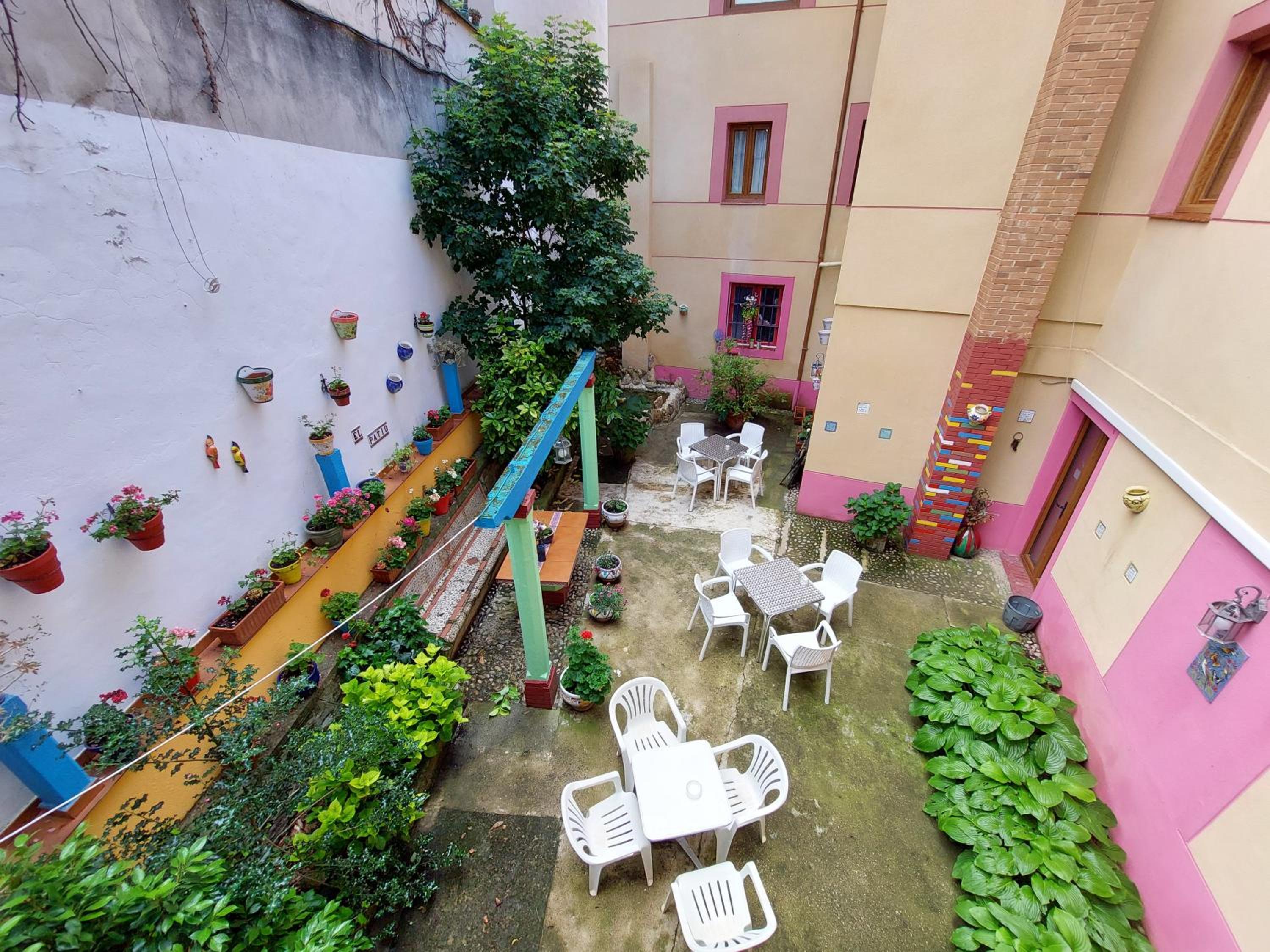 Standard Twin Room with Garden View photo 3