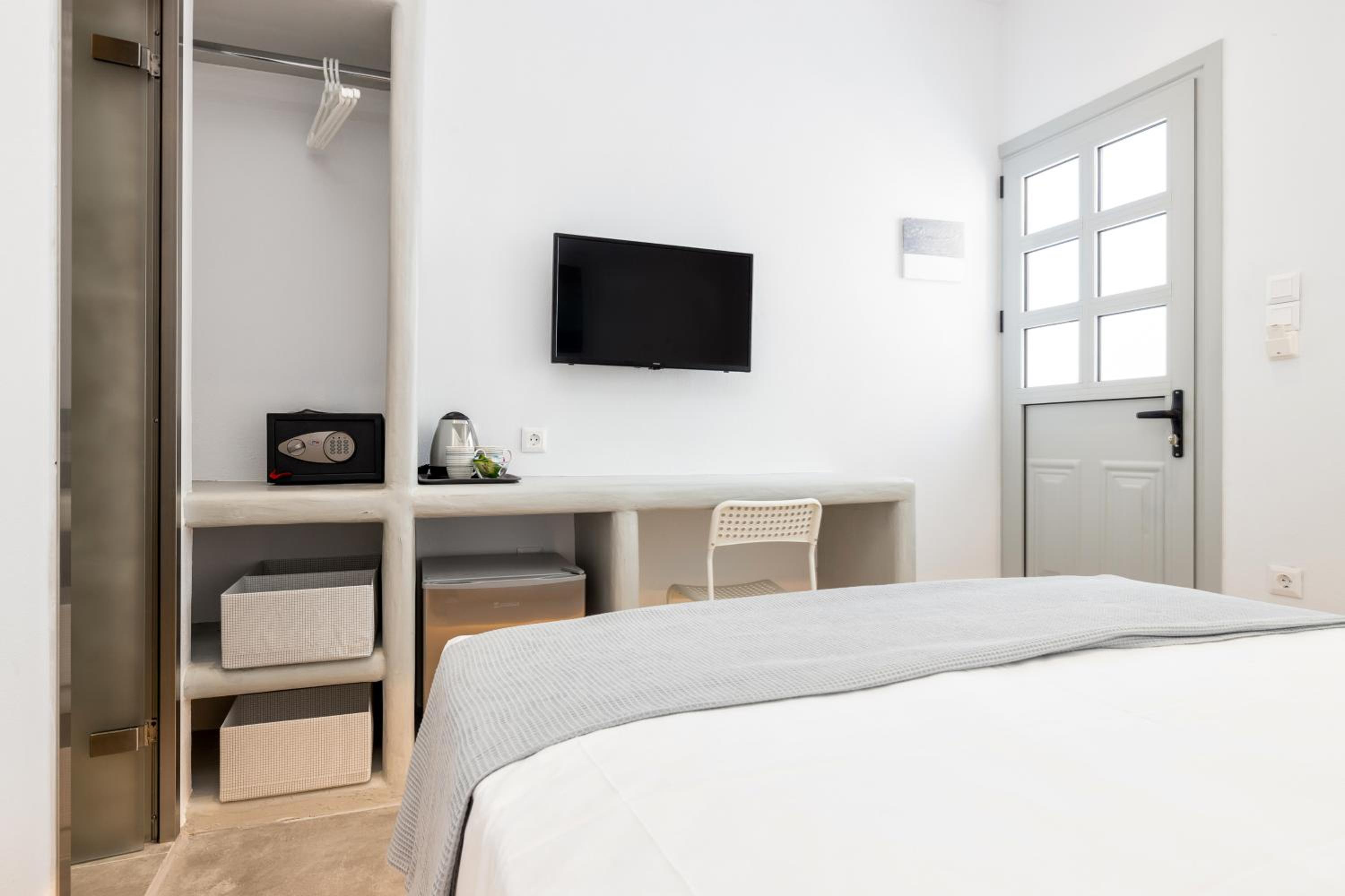 Deluxe Double Room with Shower - Photo 1
