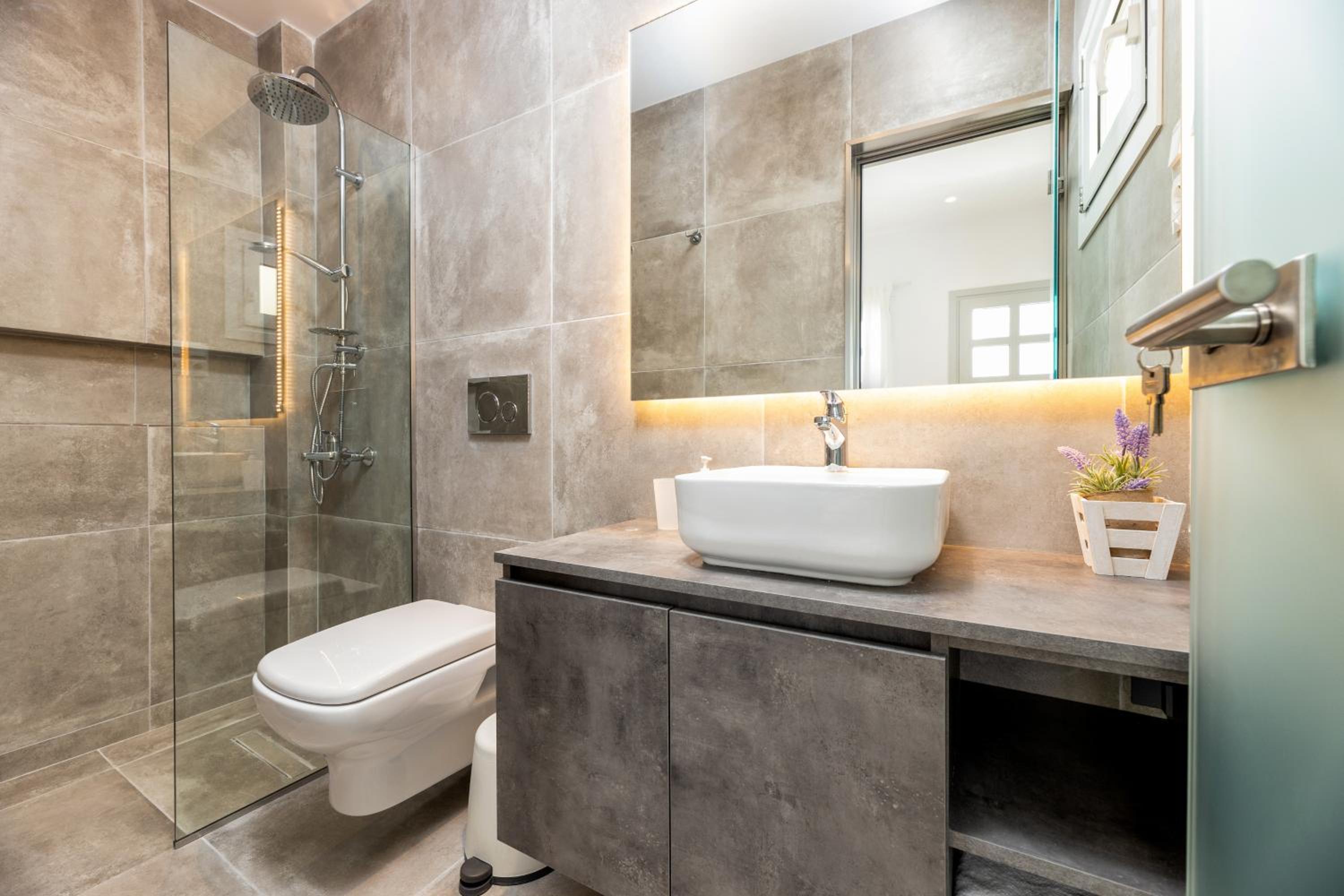 Deluxe Double Room with Shower - Photo 2