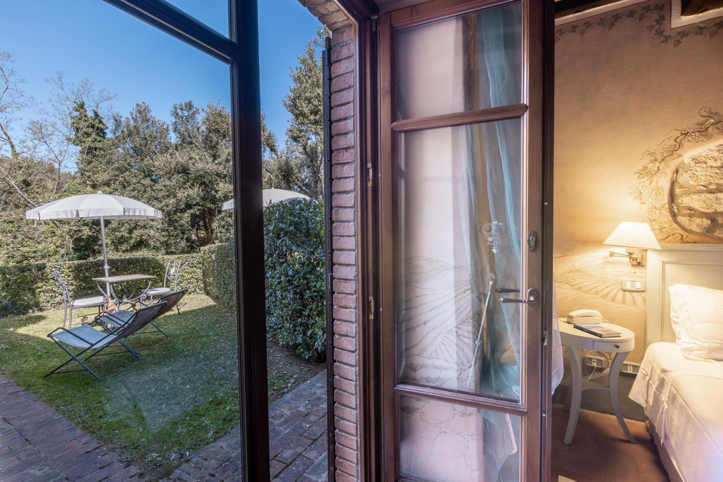 Superior Double Room with Private Garden photo 2