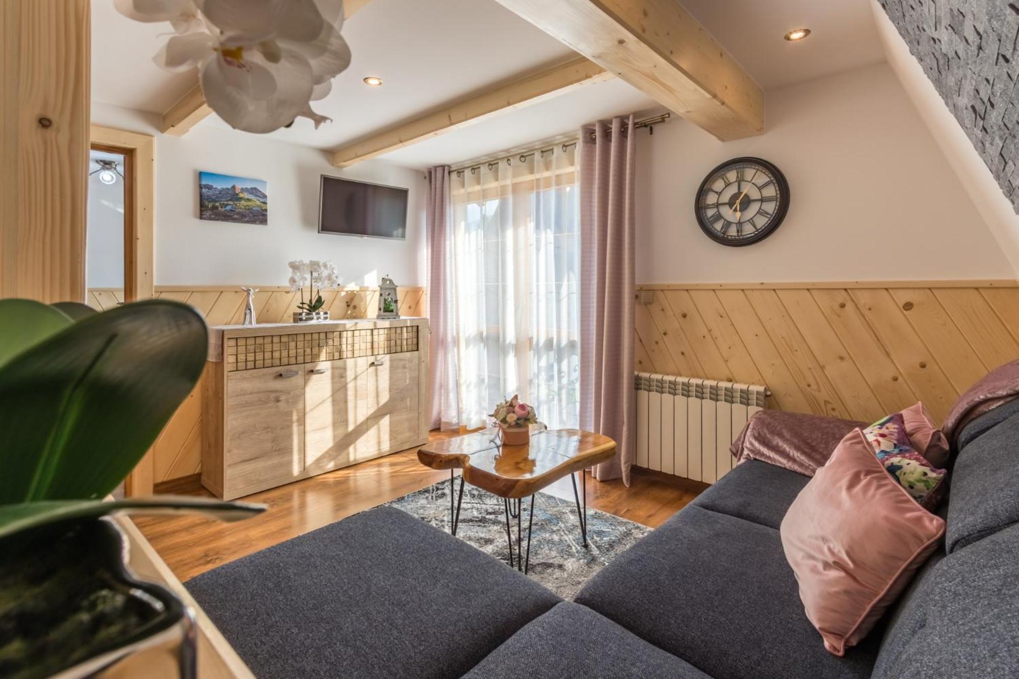 One-Bedroom Apartment - Photo 1
