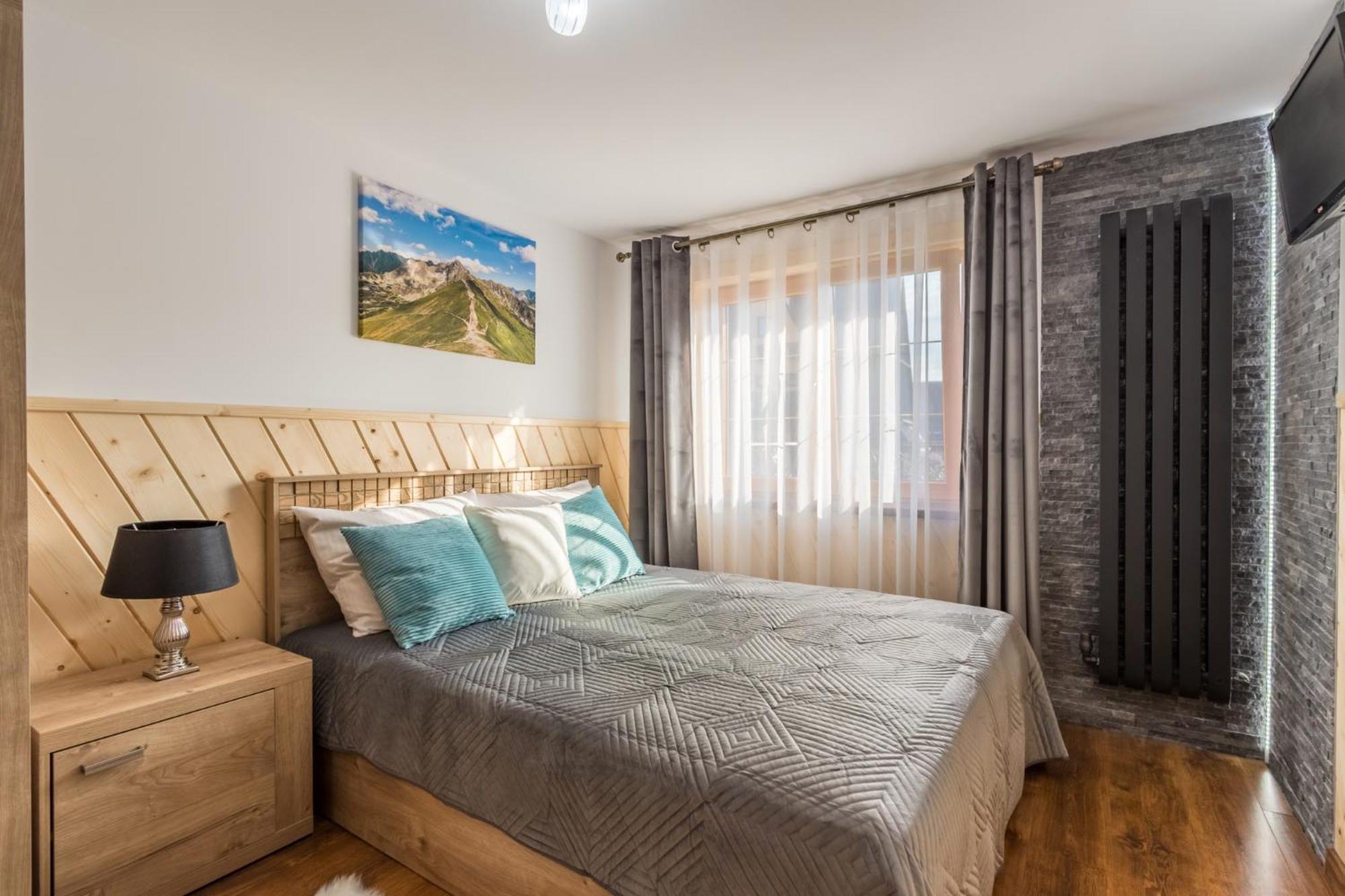 One-Bedroom Apartment - Photo 2