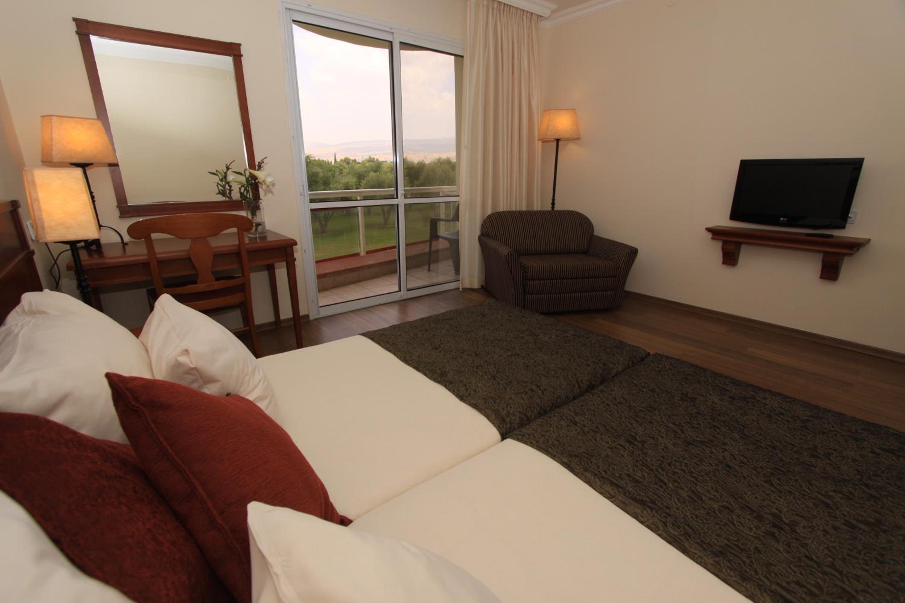 Classic Balcony Room – Upper Floor - Photo 10