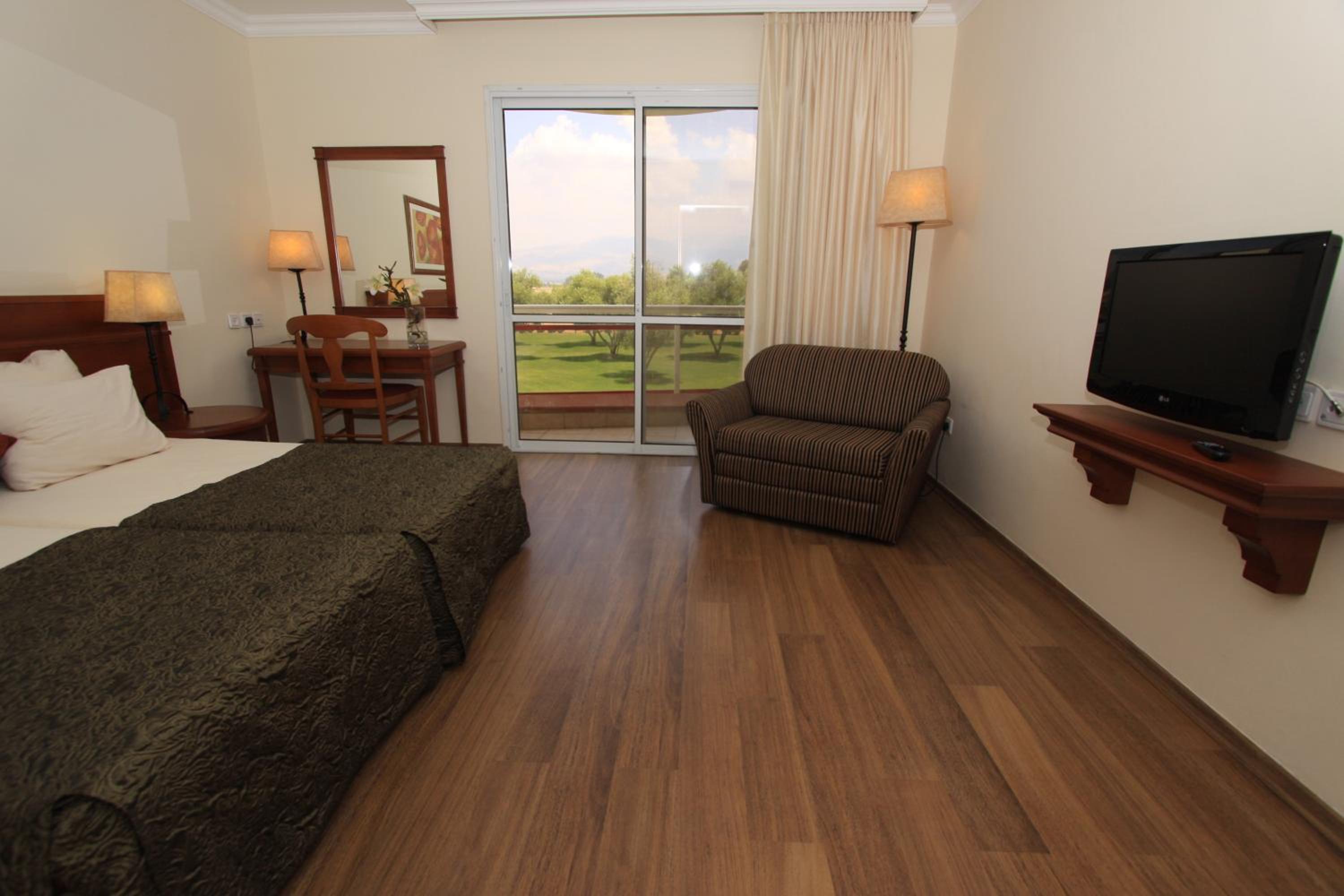 Classic Balcony Room – Upper Floor - Photo 8