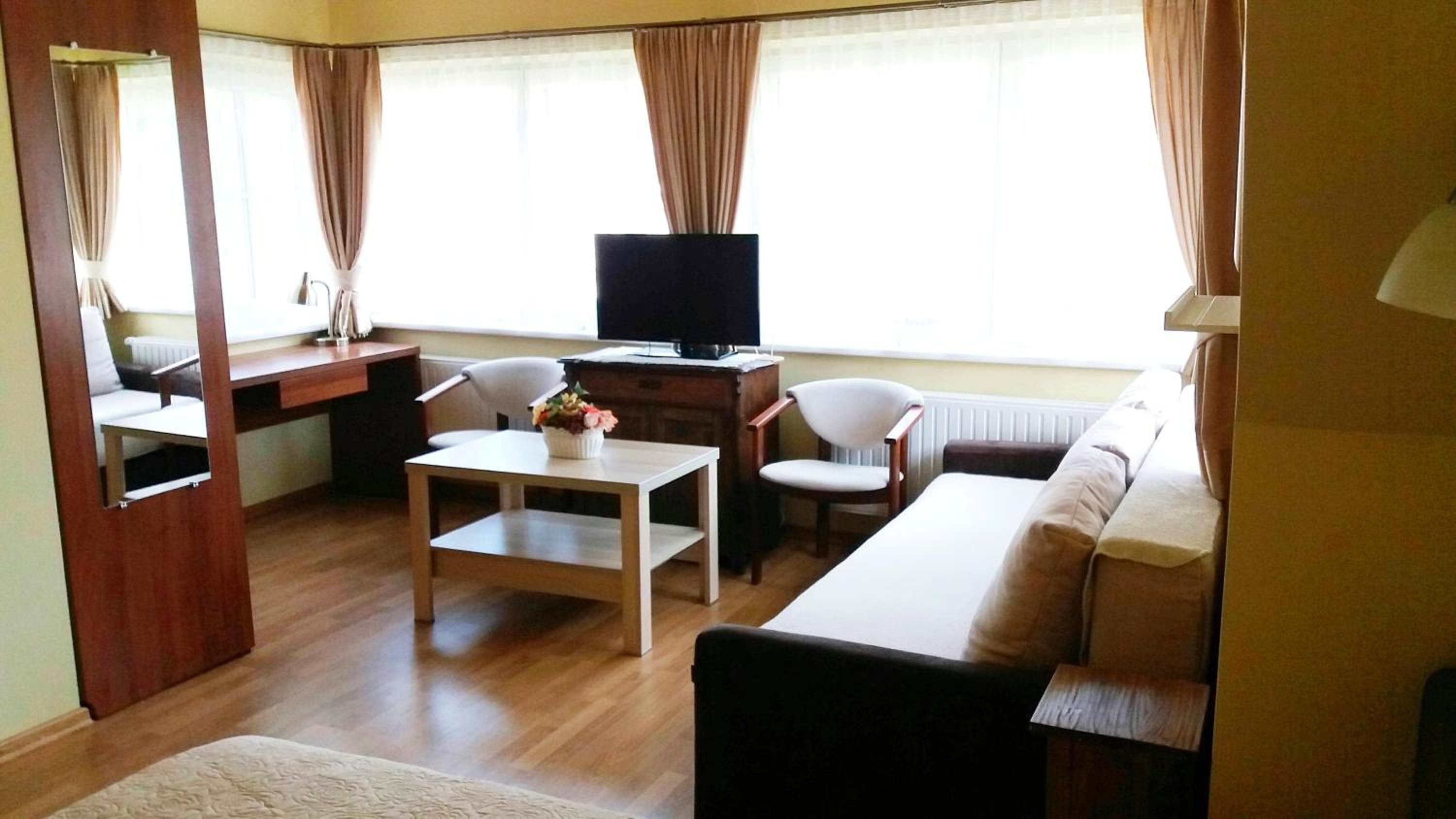 Family Room photo 3