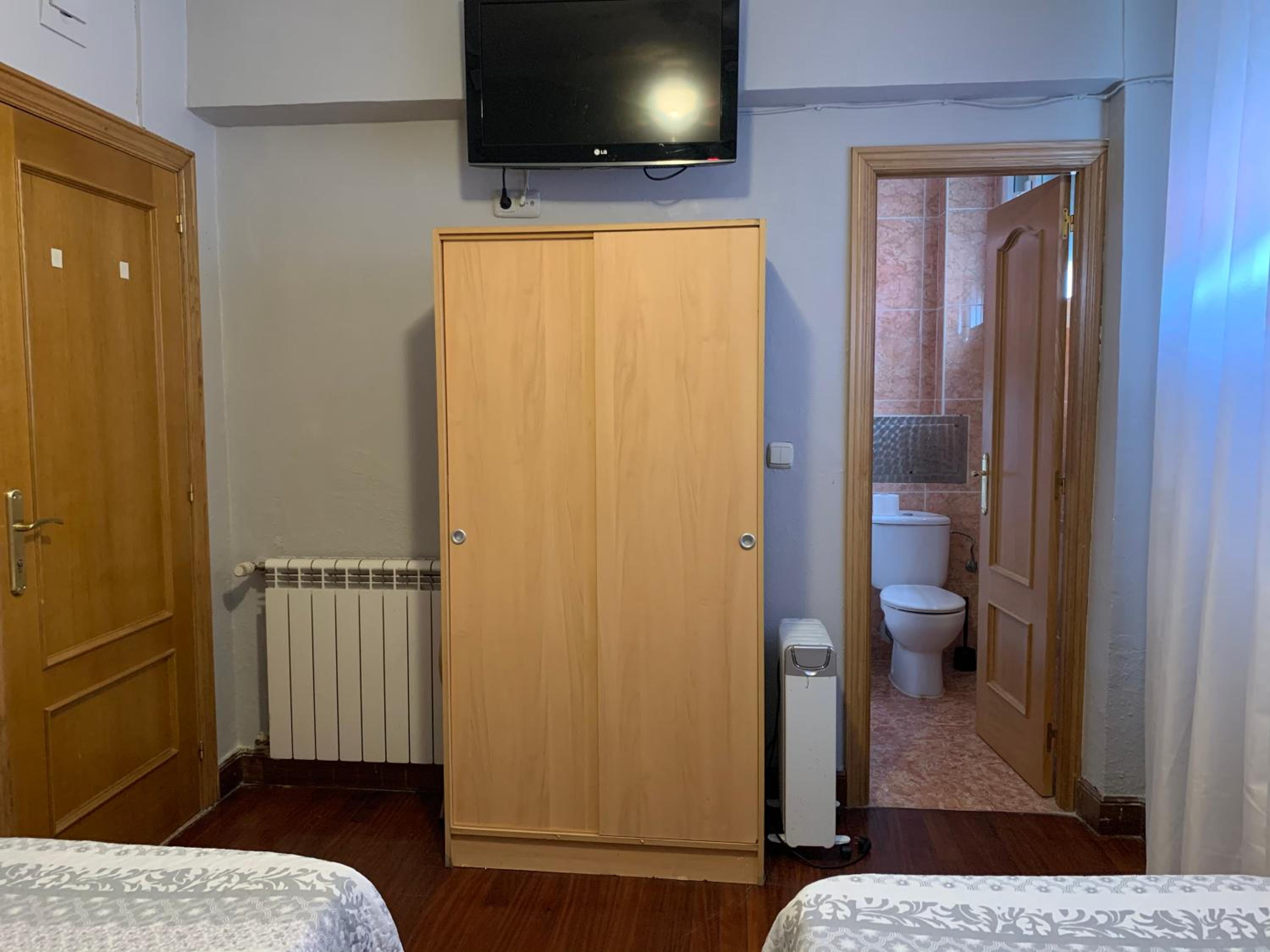 Double or Twin Room - Photo 1