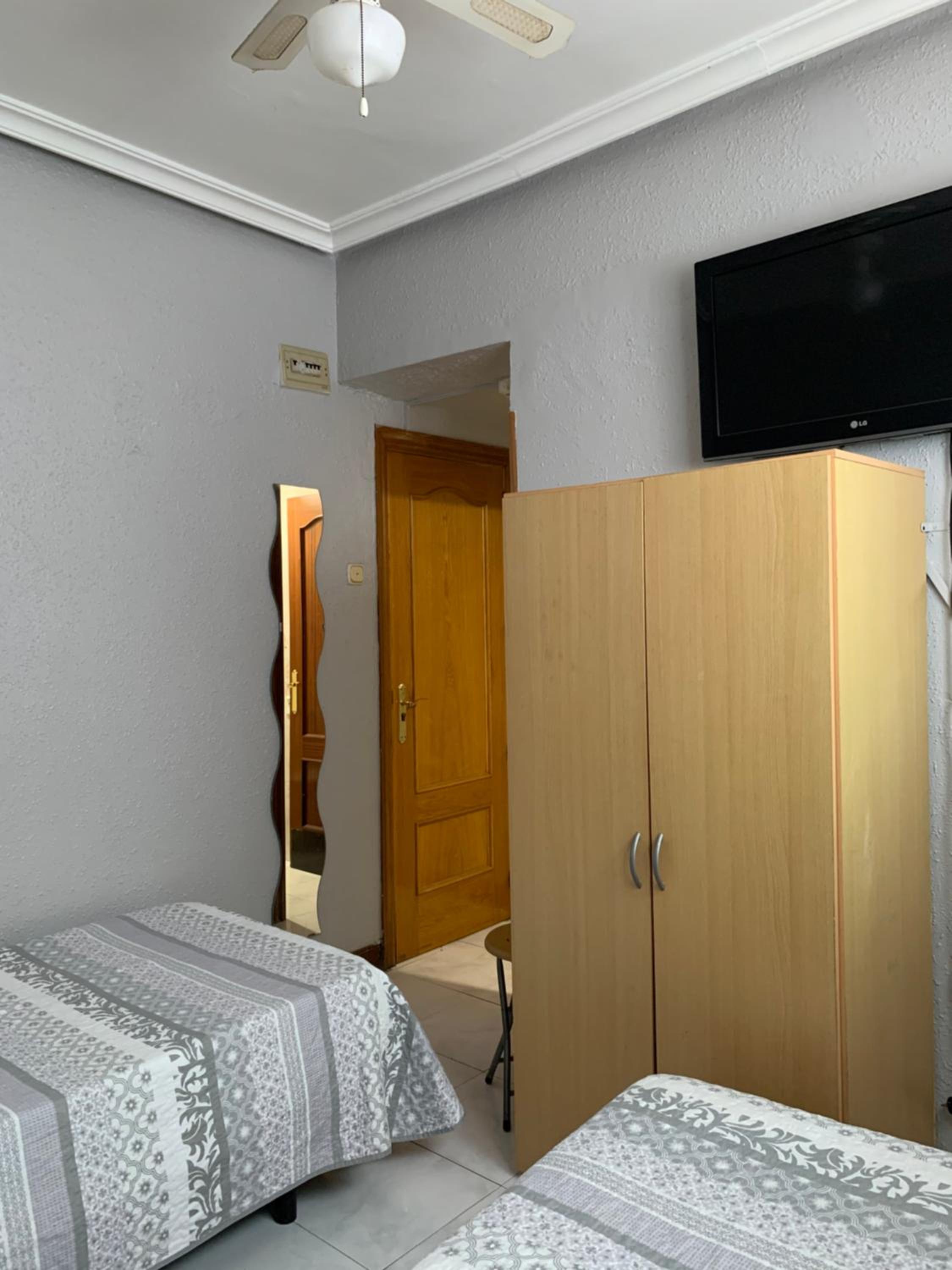Double or Twin Room - Photo 8