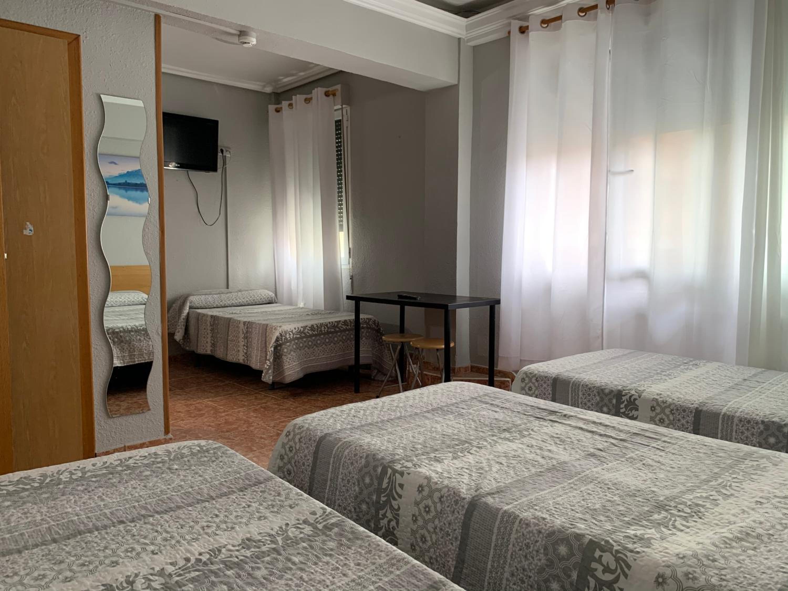 Quadruple Room - Photo 1