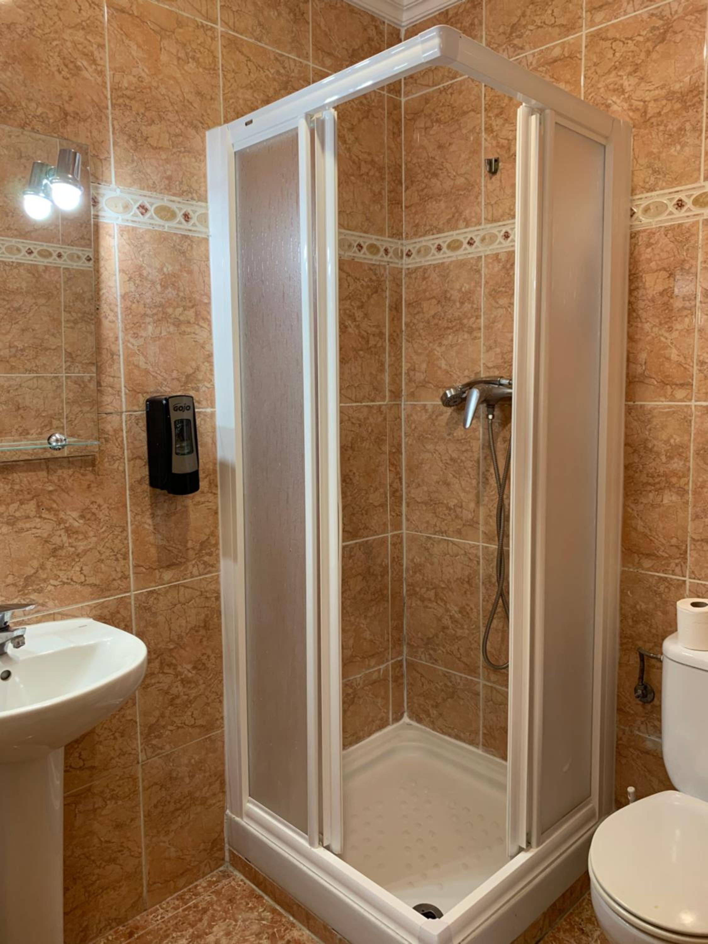 Quadruple Room - Photo 6