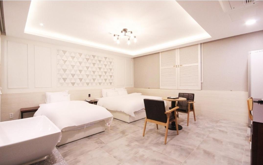 Twin Room - Photo 1