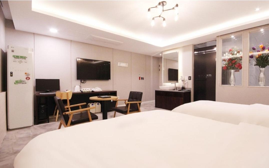 Twin Room - Photo 8