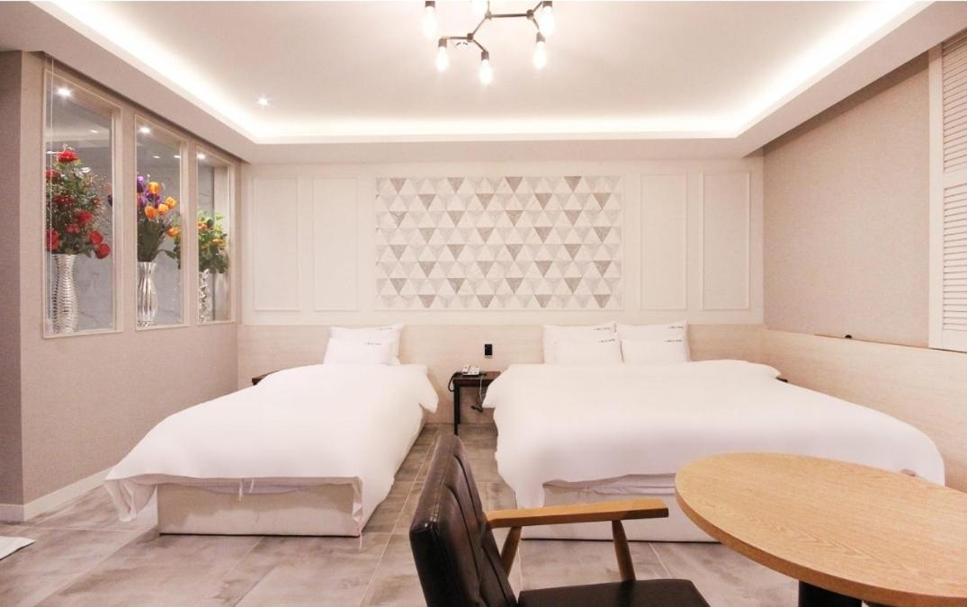 Twin Room - Photo 6