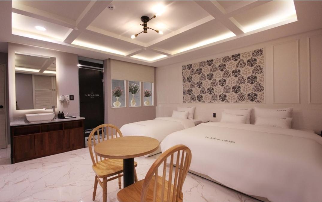 Twin Room - Photo 5