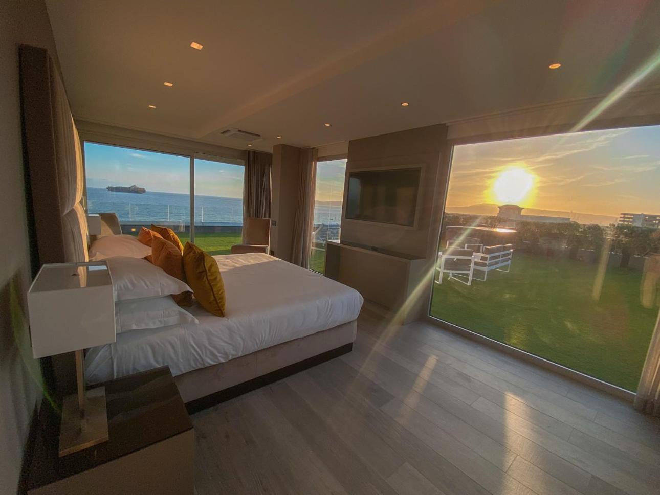 Suite with Private Pool - Photo 19