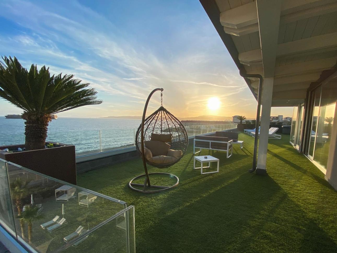 Suite with Private Pool - Photo 18