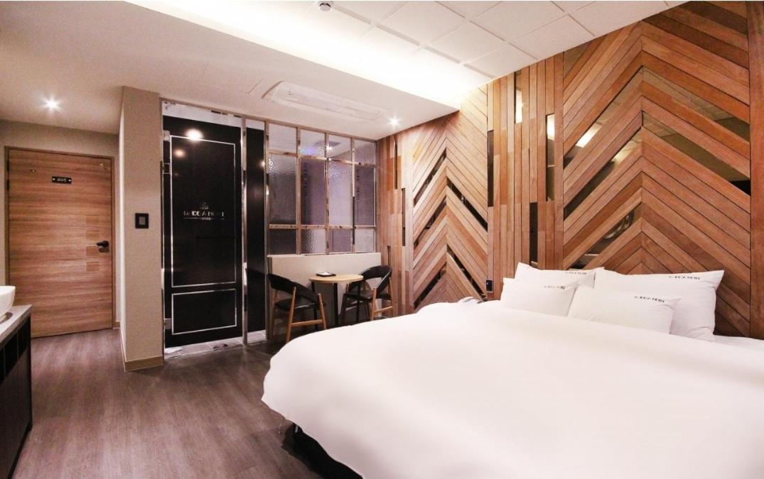 Deluxe King Room - Photo 4