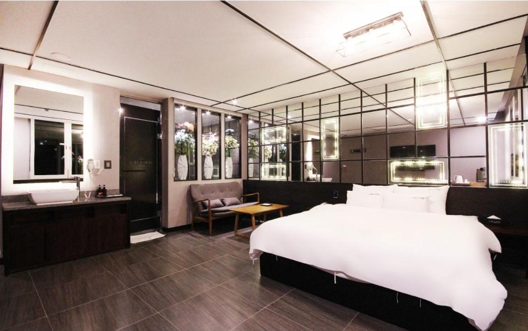 King Room with Spa Bath - Photo 8