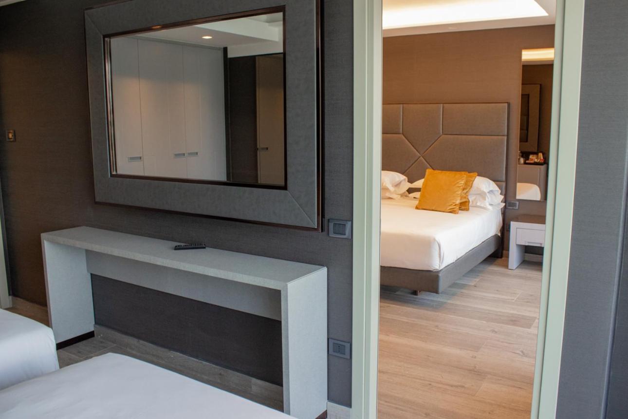 Luxury Quadruple Room - Photo 9