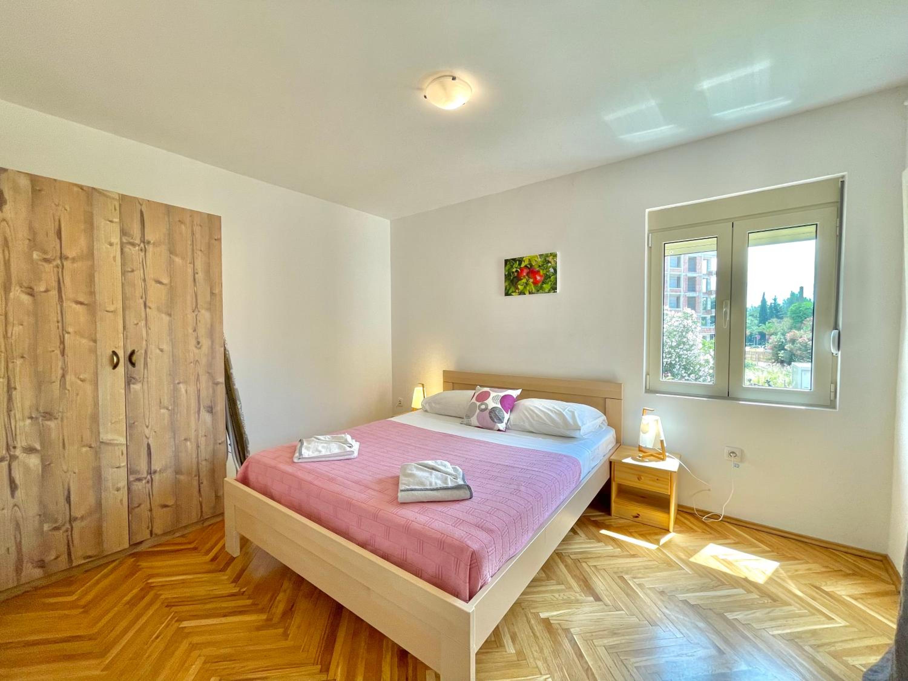 Apartment with Garden View