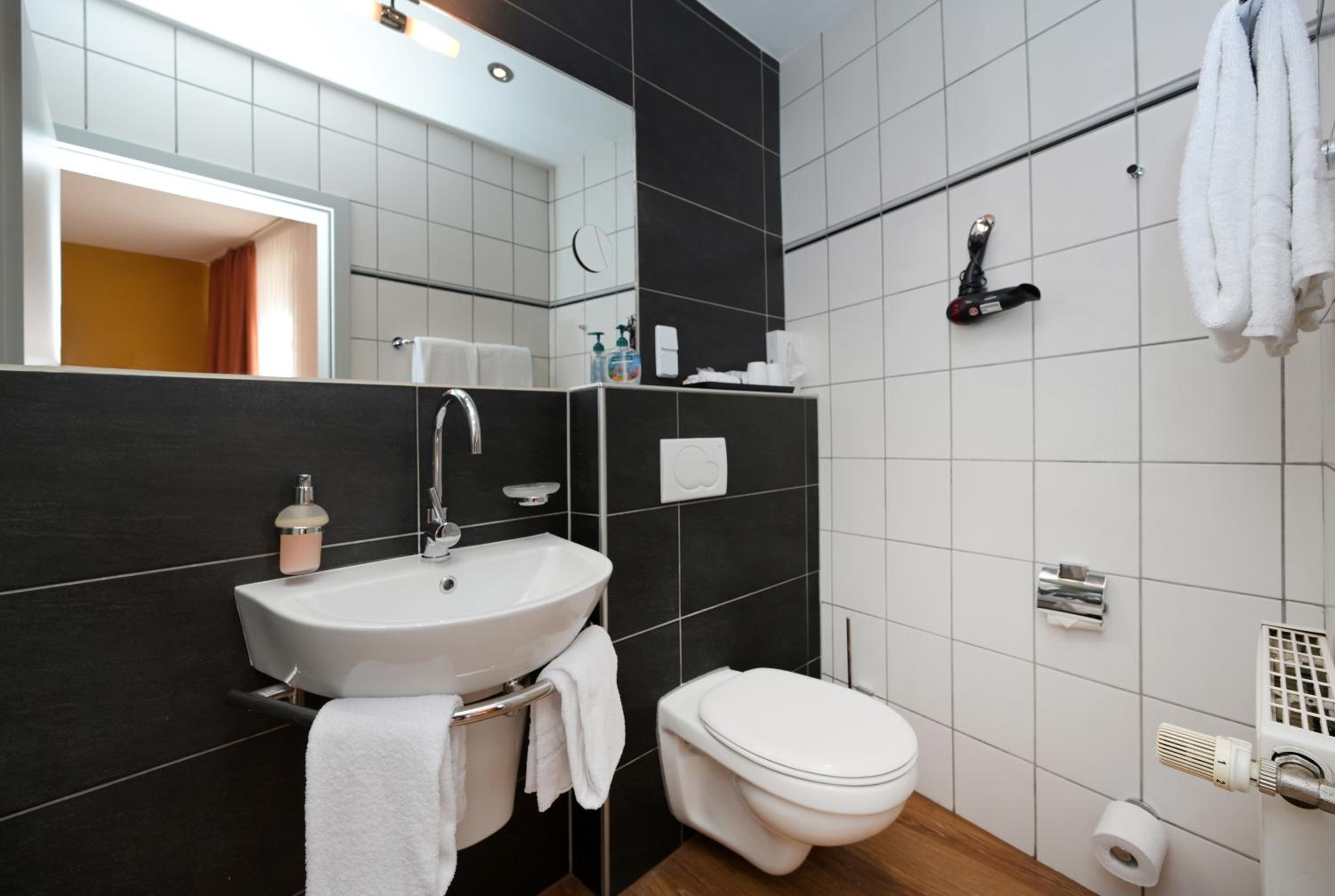 Double Room - Photo 2